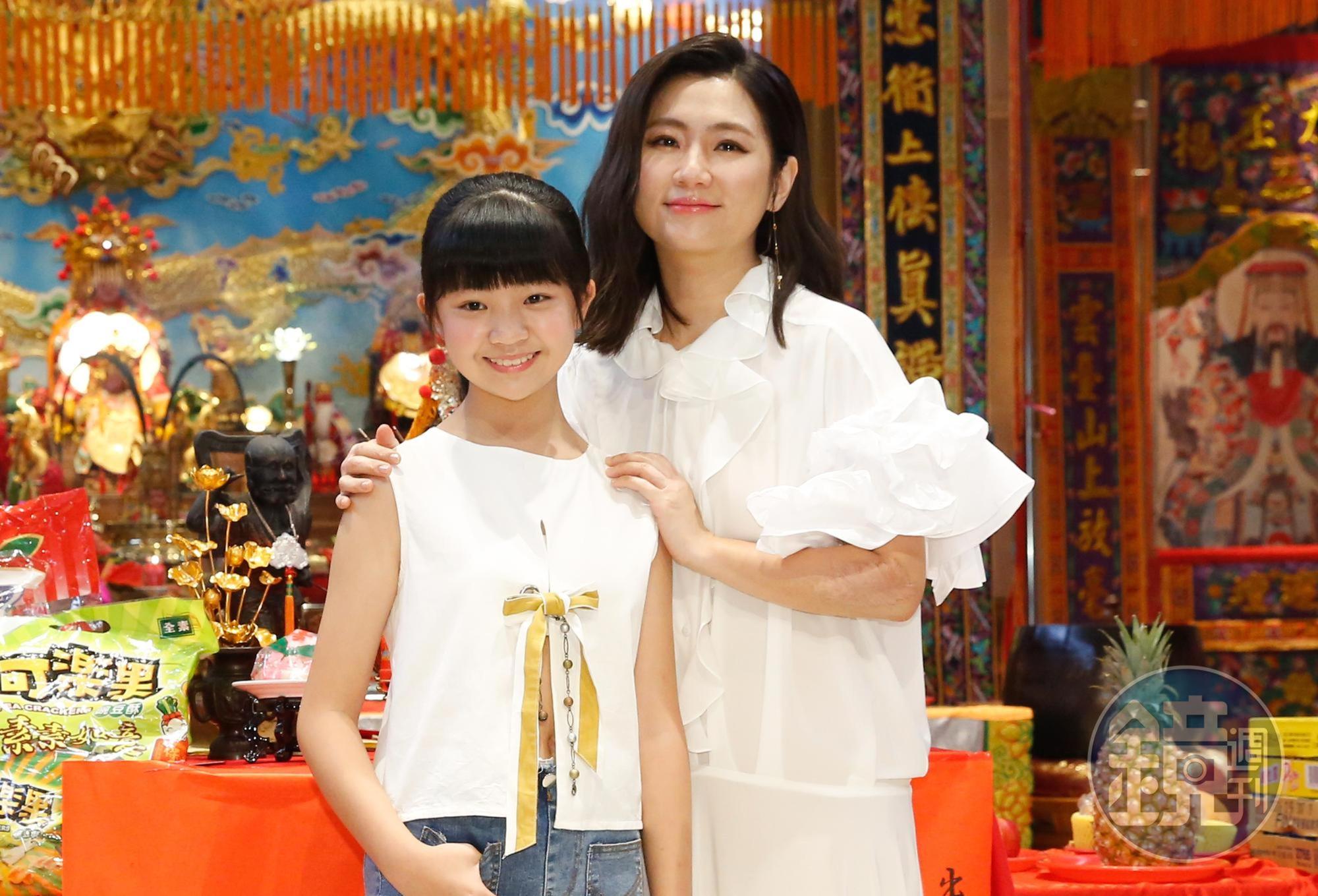 Selina不僅首度接拍鬼片，也是第一次演出媽媽角色，與「小嘉玲」吳以涵扮演一對母女。