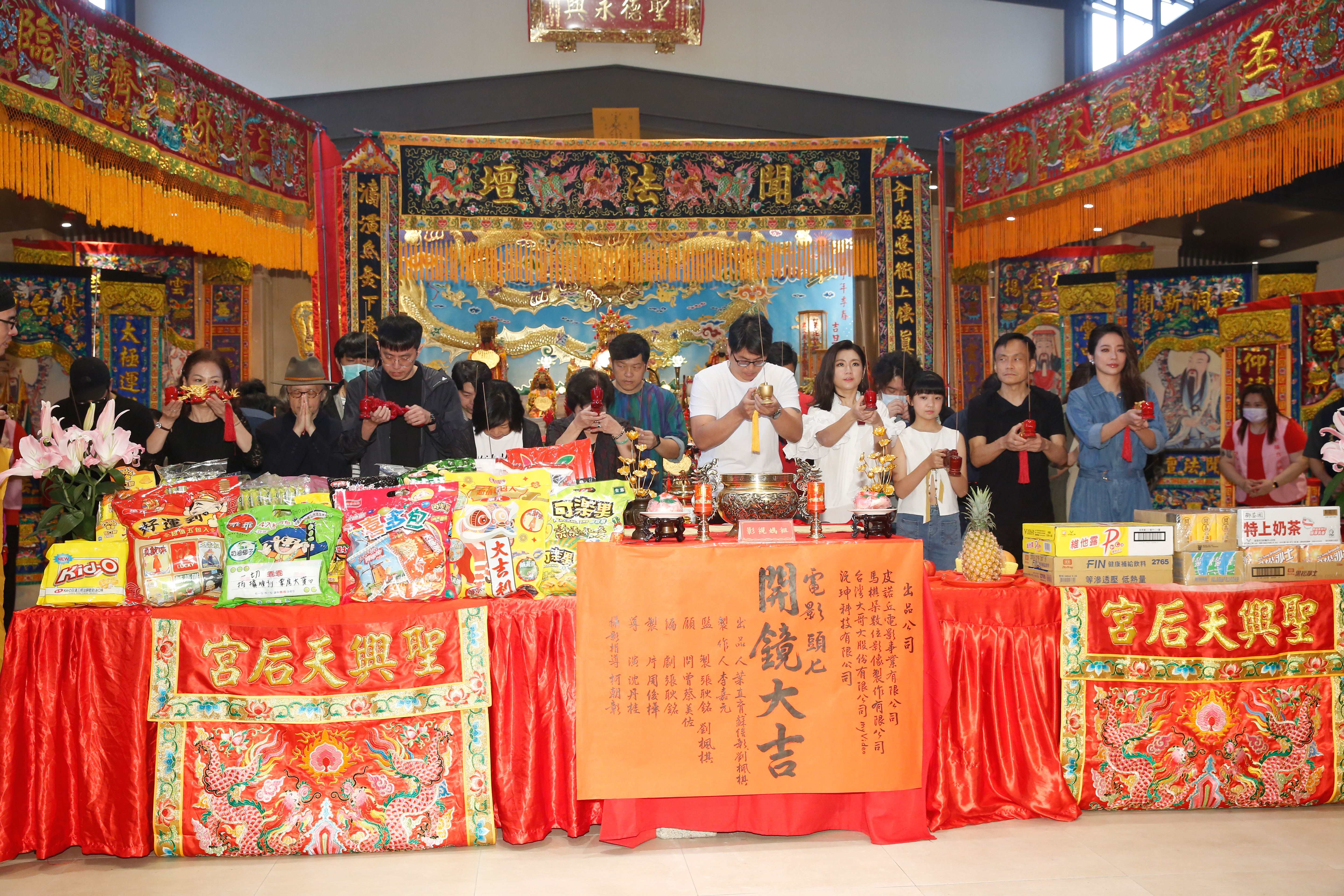 劇組選擇台灣三大月老廟之一的聖興天后宮開鏡,聽到可拜月老也引起Selina的興趣。