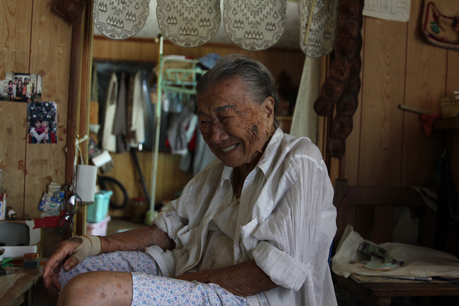 電影《綠色牢籠》透過移民沖繩的台籍阿嬤橋間良子的口述回顧，回顧戰前「西表礦坑」幾近被遺忘的移民歷史。（希望行銷提供）