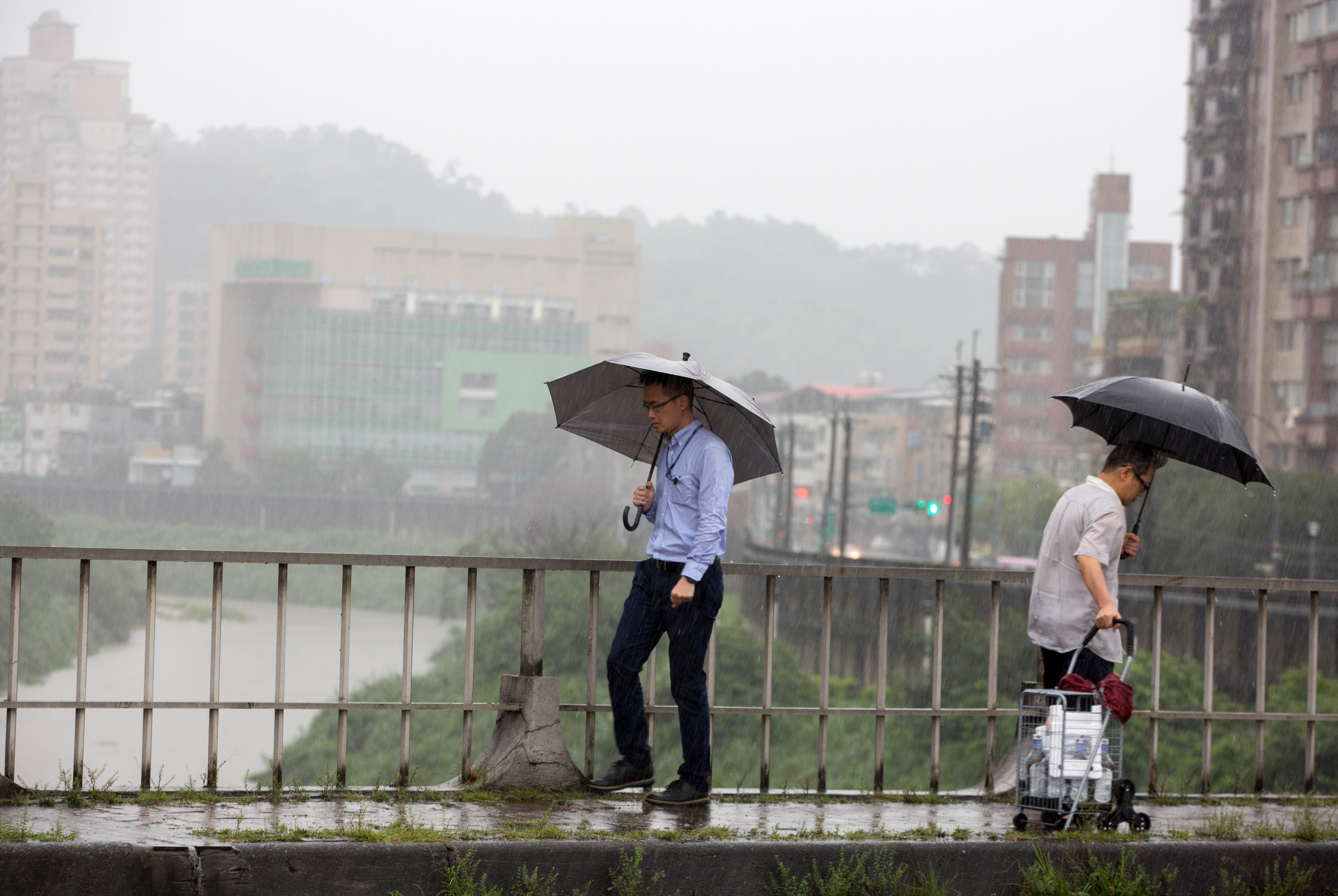 鋒面通過帶來雨量，有望稍微緩解緊張的水情。（資料照）