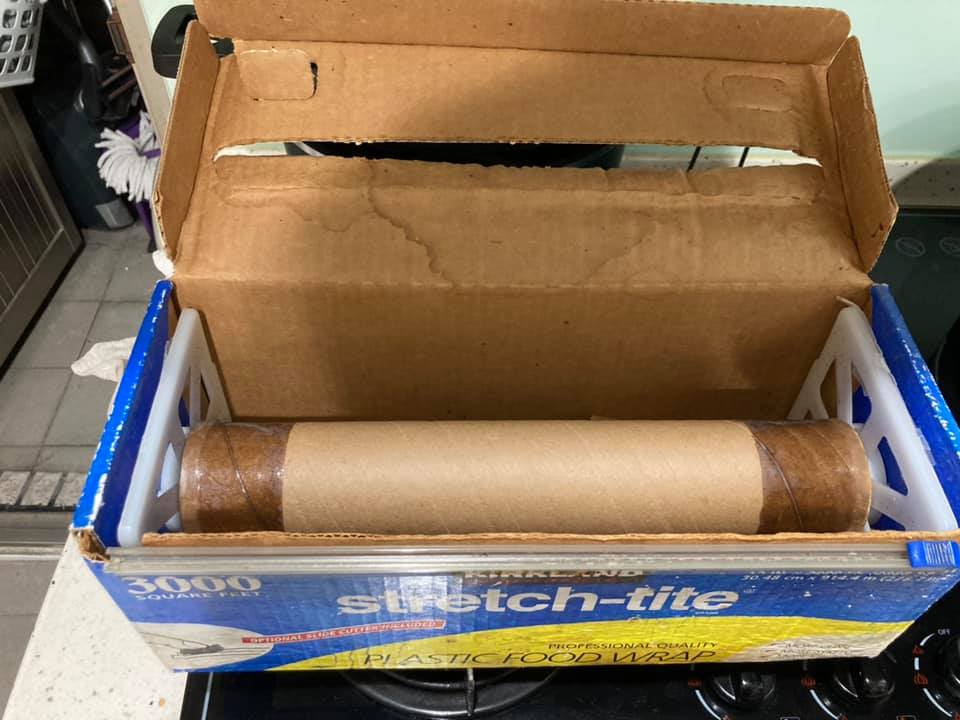 好市多自有品牌的保鮮膜,其內外包裝歷經近12年仍整組好好。(翻攝自臉書「Costco好市多 商品經驗老實說」)