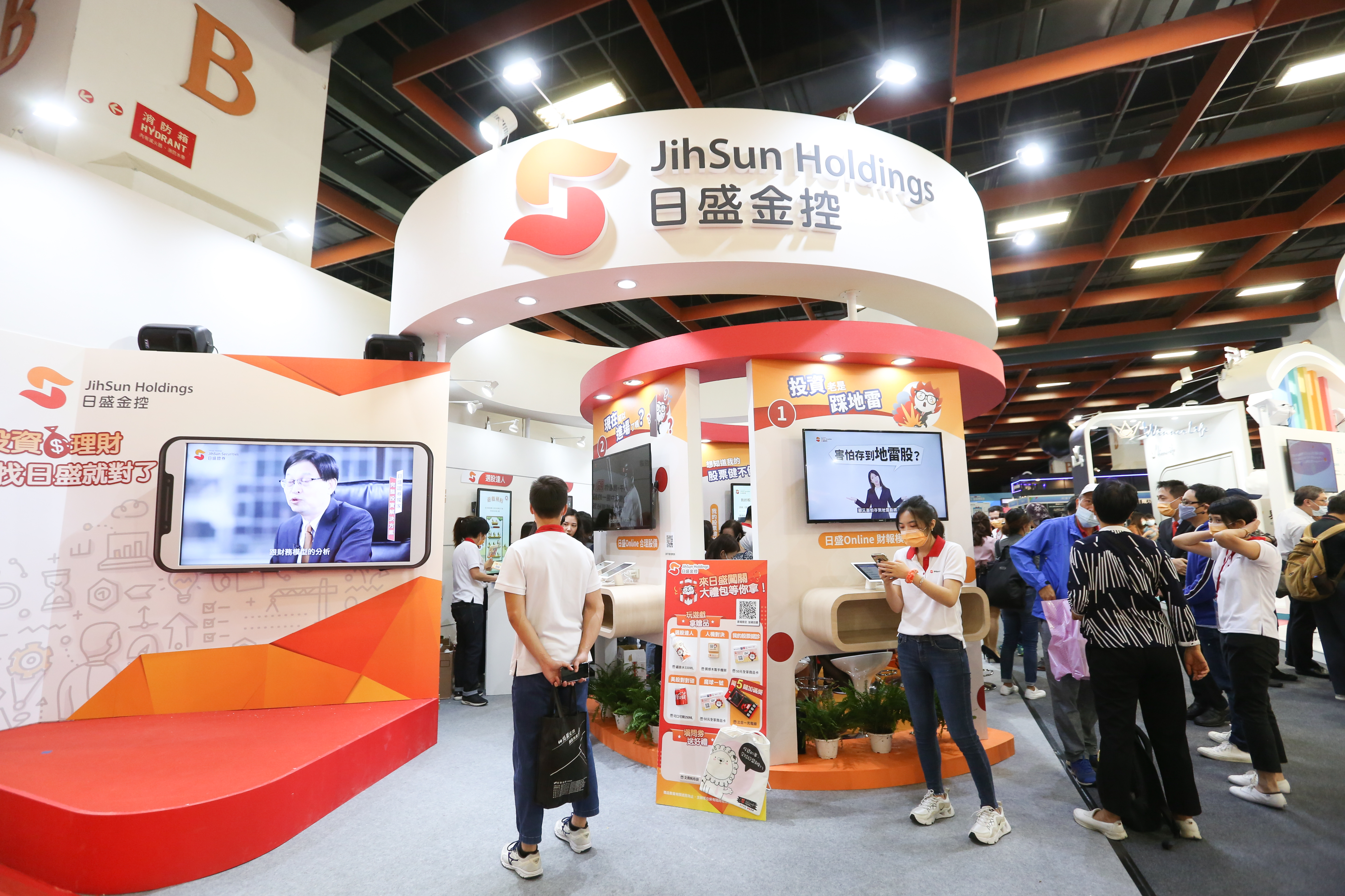 日盛銀行工會預計，五一勞動節偕同員工跟著其他20幾家同業工會上街遊行，抗議「金金併」資方罔顧勞工權益、漠視工會的協商請求。（本刊資料照）