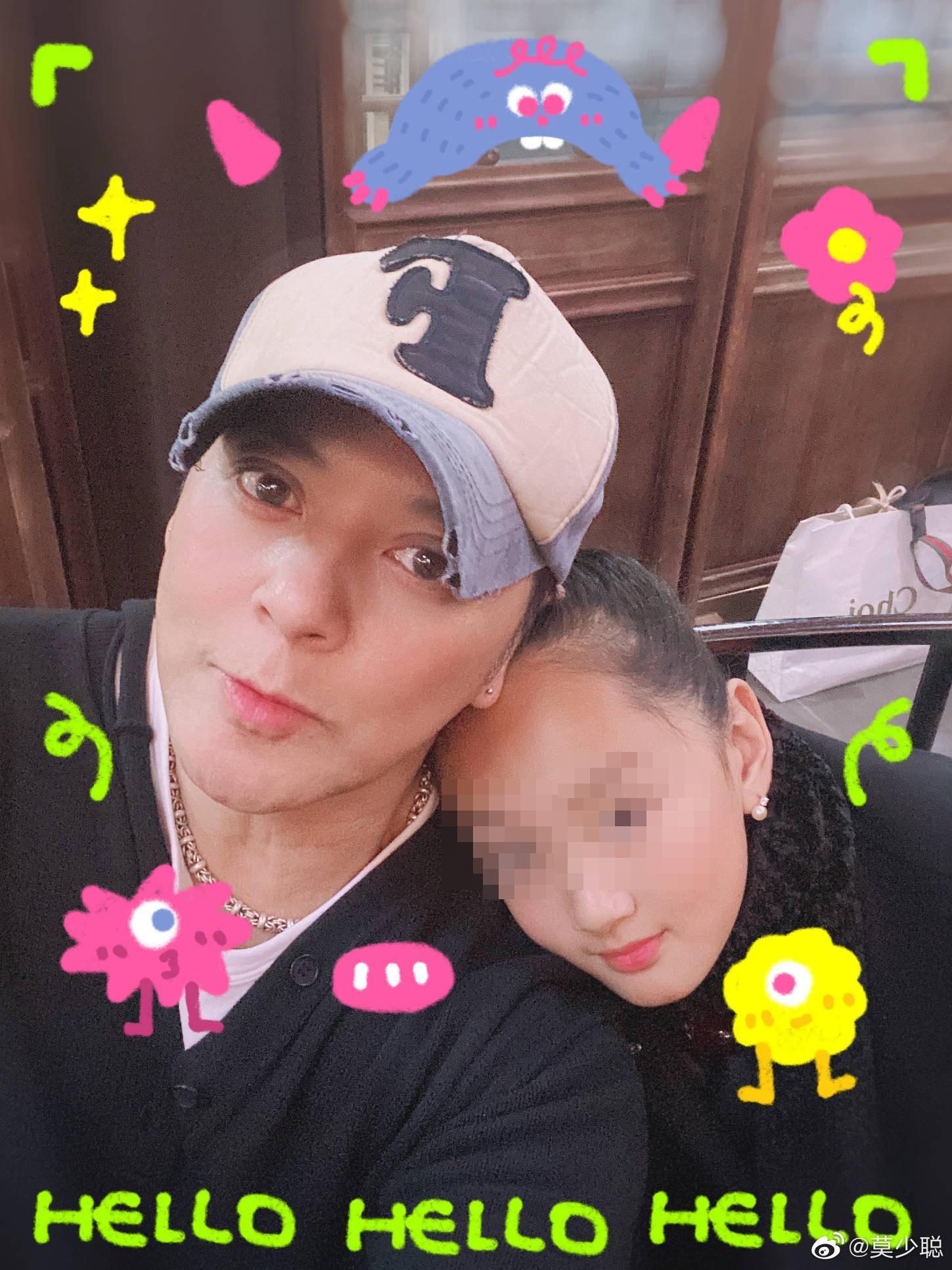 單親爸爸莫少聰跟女兒感情十分好，不時在社交網站放上女兒的日常。（莫少聰微博）