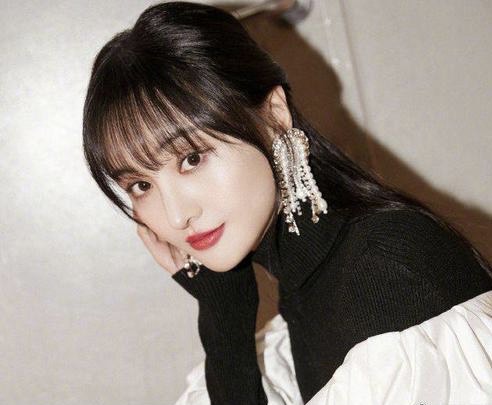 鄭爽爆涉「陰陽合約」逃稅被調查。（翻攝自鄭爽微博）