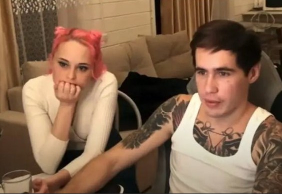 俄羅斯YouTuber斯塔涉嫌毆打自己懷孕的女友，並將其反鎖在低溫室外，造成女友不幸身亡。（翻攝自YouTube）