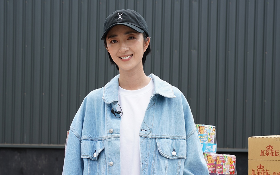 桂綸鎂擔綱演出《台北女子圖鑑》，實現多年來演出上班族題材的心願。（紅杉娛樂提供）