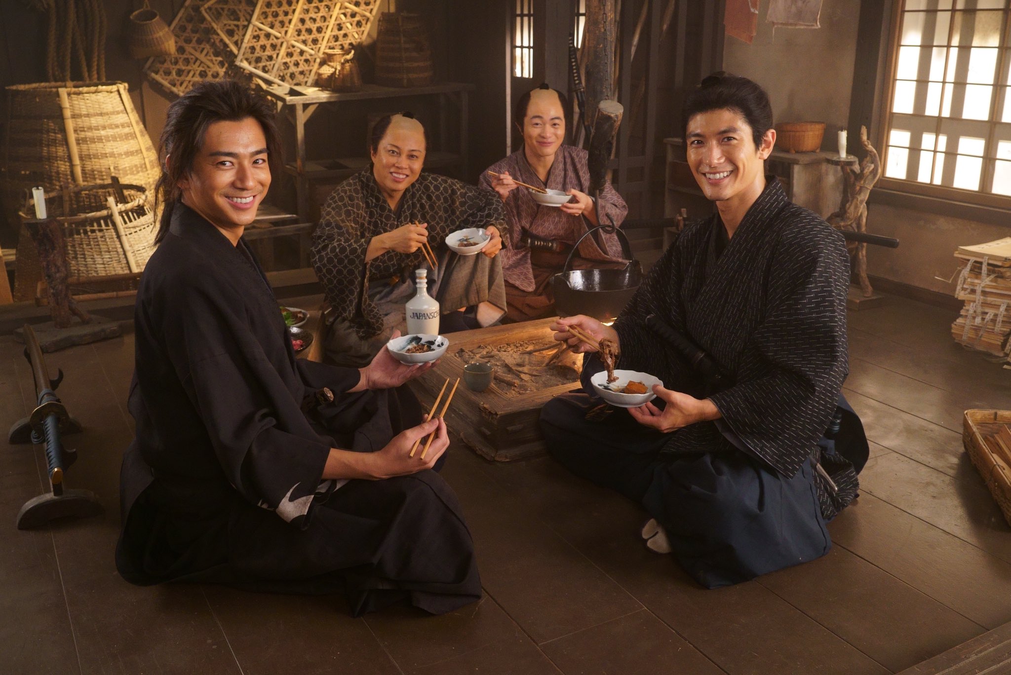 《天外者》刻劃三浦春馬飾演的五代友厚（右）與三名友人的友情，設定出自製作團隊的假設。（翻攝自《天外者》官方推特）