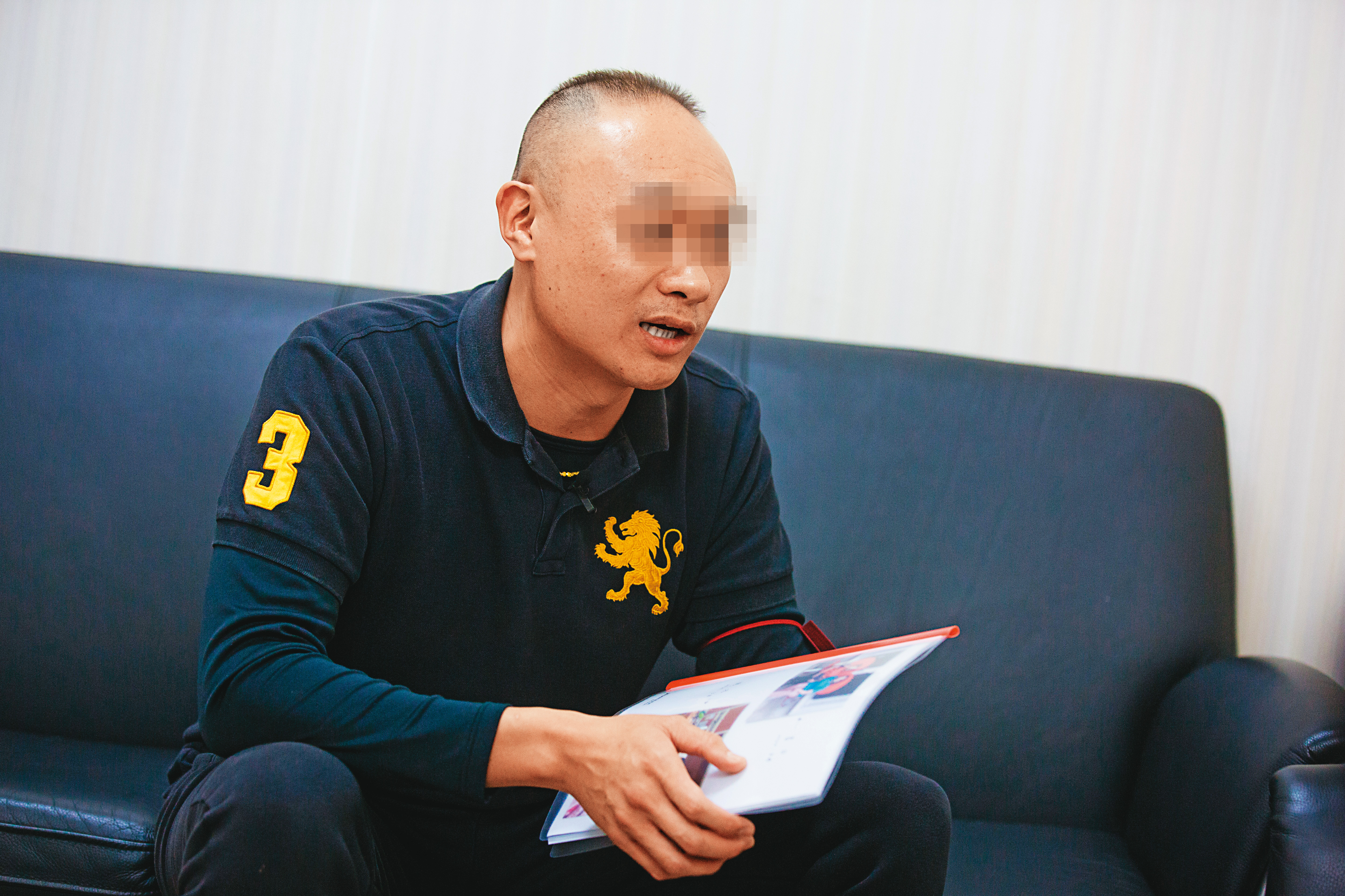 阿文說，母親出院不到12個小時就出現嚴重敗血症，差點丟了性命。