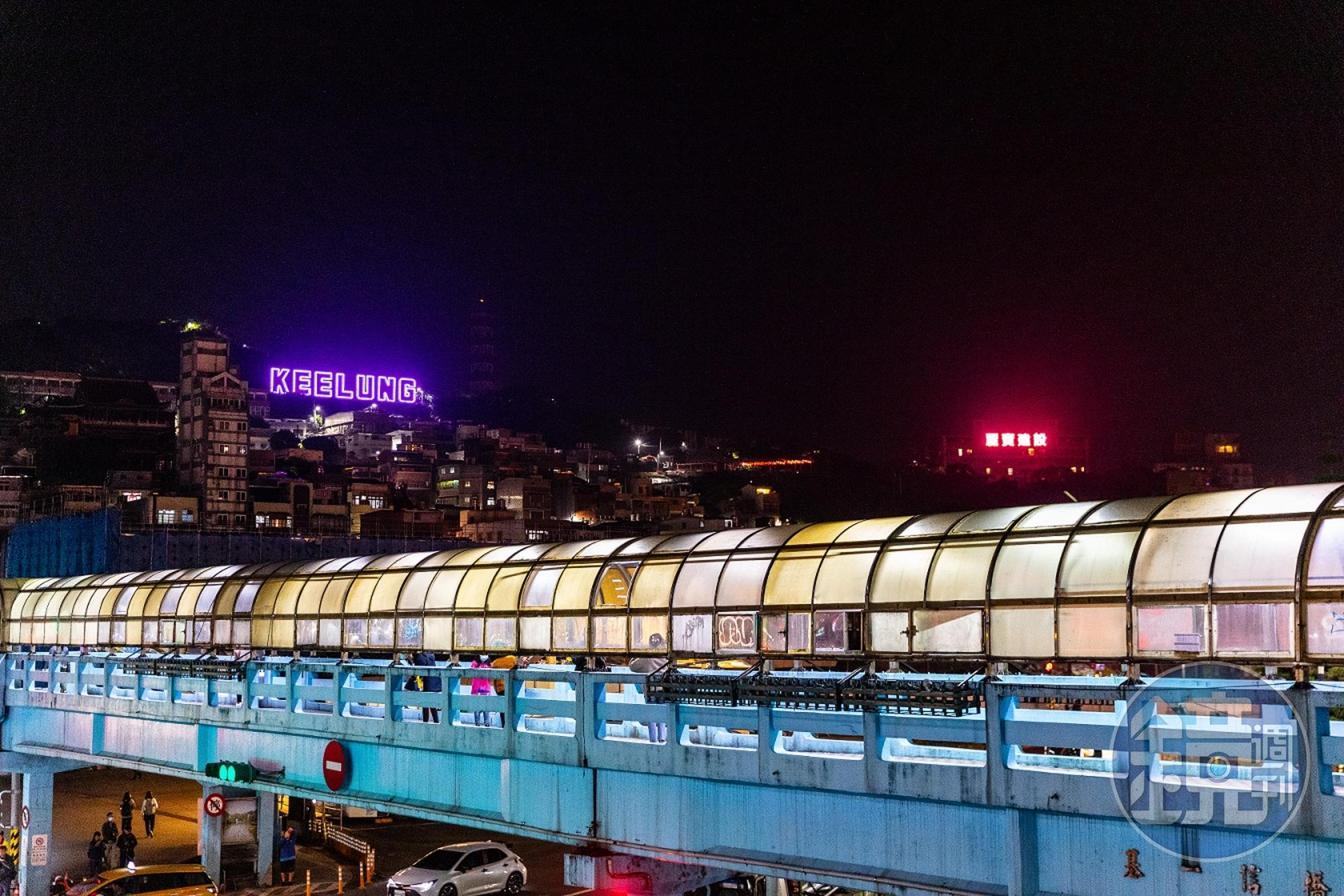 夜空中的最後身影。