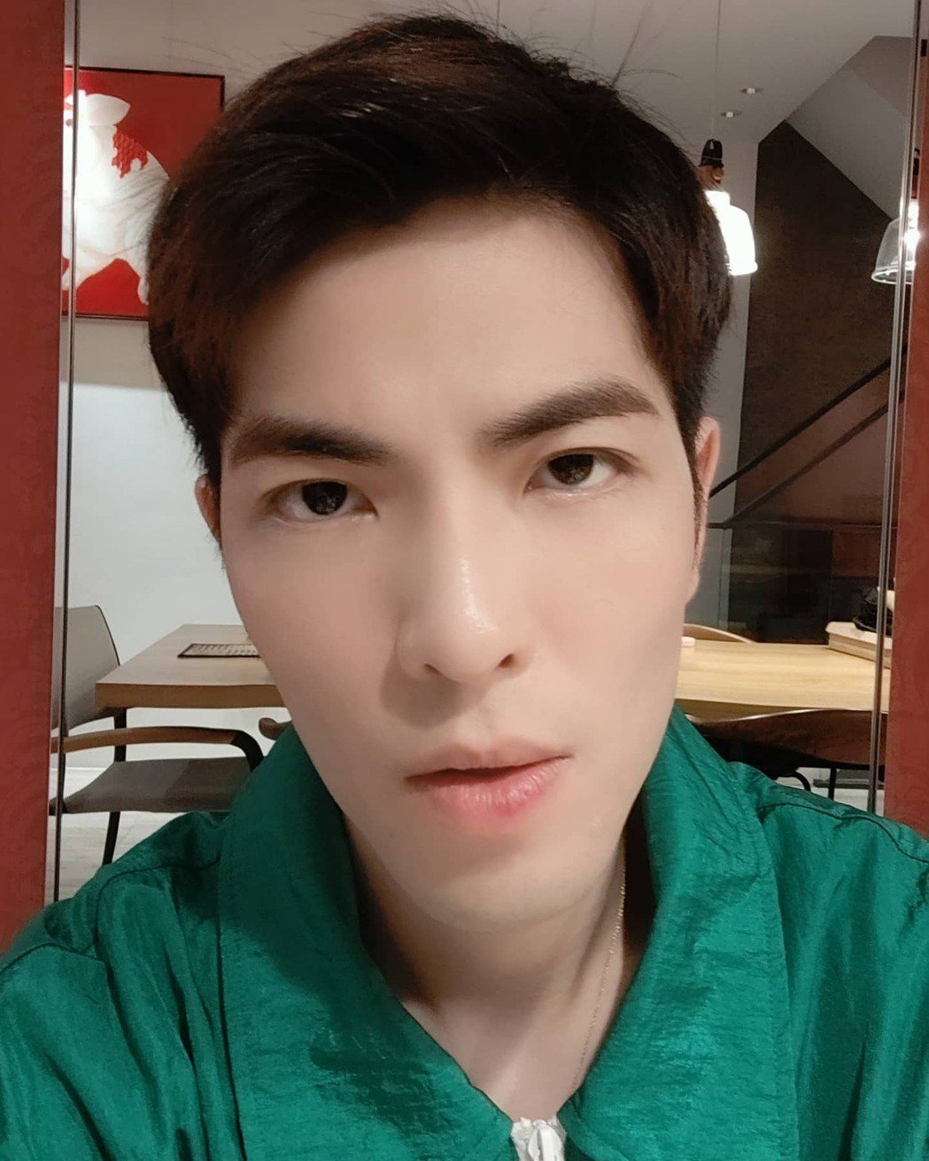 蕭敬騰拍MV忘情狂奔曾撞傷眉角。（翻攝自蕭敬騰臉書）