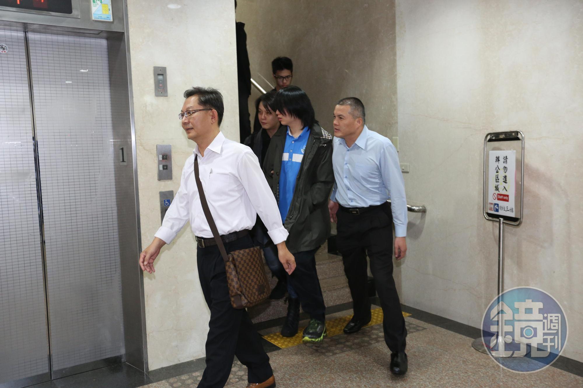 王銓勵（中）臉書帳號被學長盜用，憤而提告求償千萬，法院判決出爐。（本刊資料照）