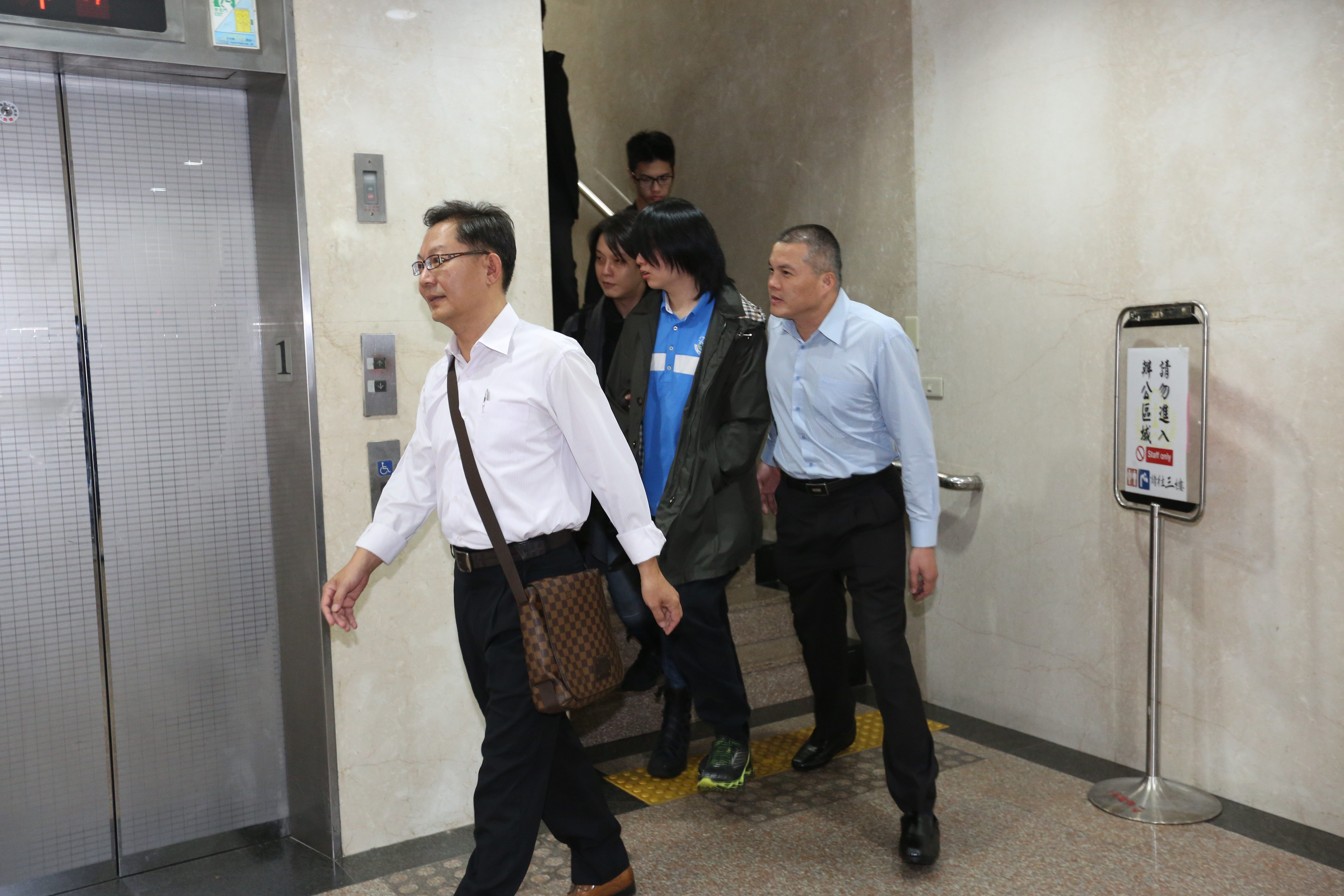 王銓勵(中)臉書帳號被學長盜用,憤而提告求償千萬,法院判決出爐。(本刊資料照)