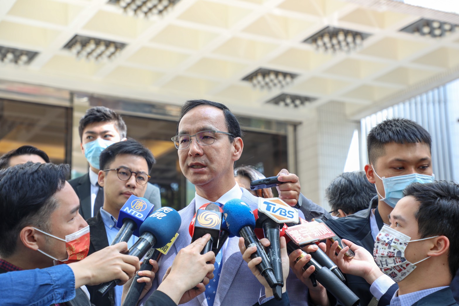 朱立倫上午出席台美區域安全視訊會談。（朱立倫辦公室提供）