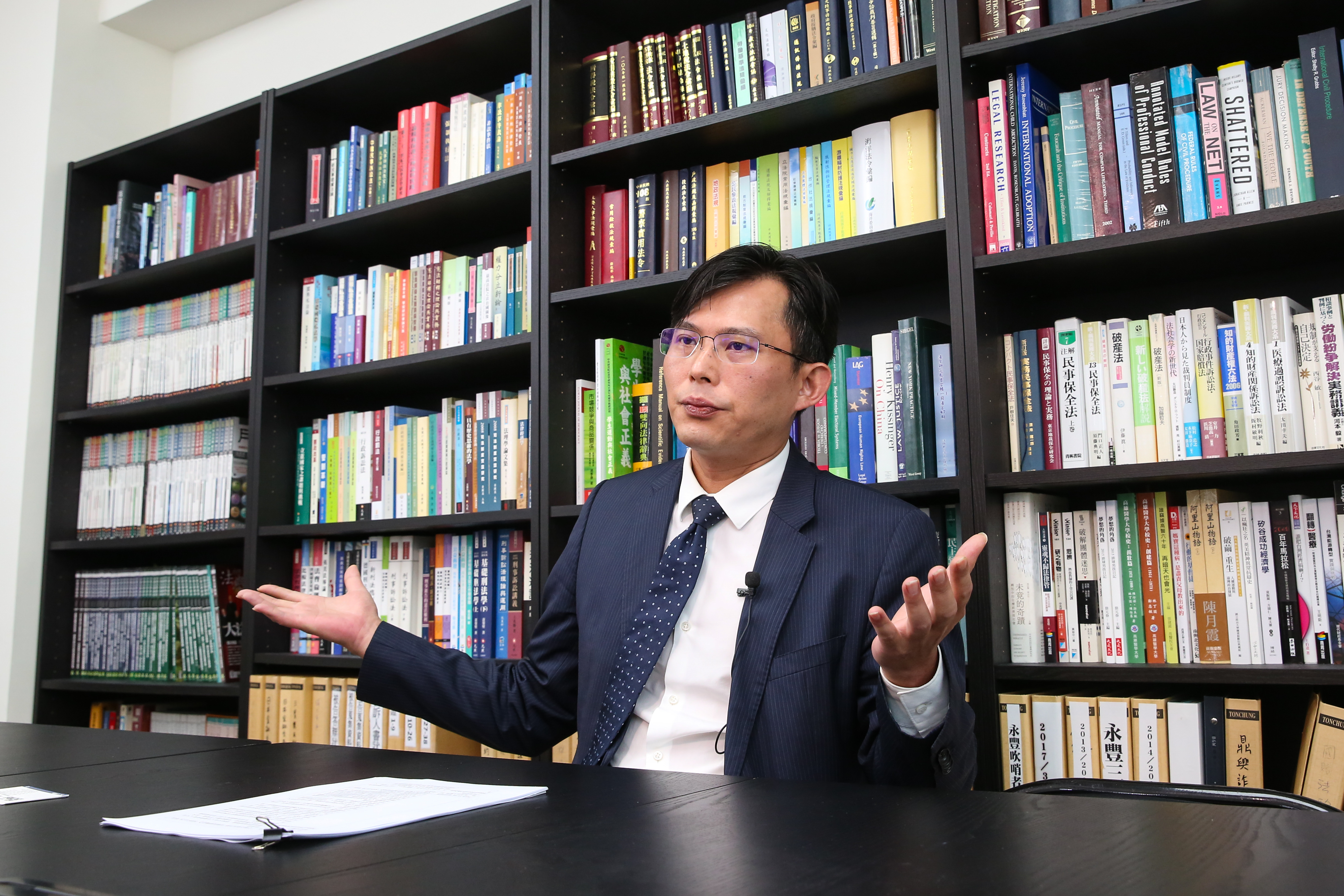 針對民進黨台北市黨部評召趙映光之子趙介佑涉毒，引發政治風暴，前立委黃國昌也發文諷刺。（本刊資料照）