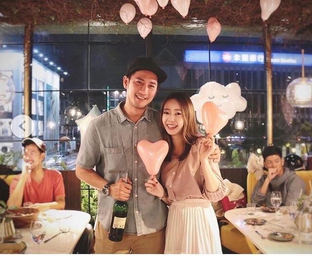 周孝安（左）與陳天仁（右）速辦了寶寶性別揭曉派對，宣告懷了女兒。（翻攝自陳天仁IG）