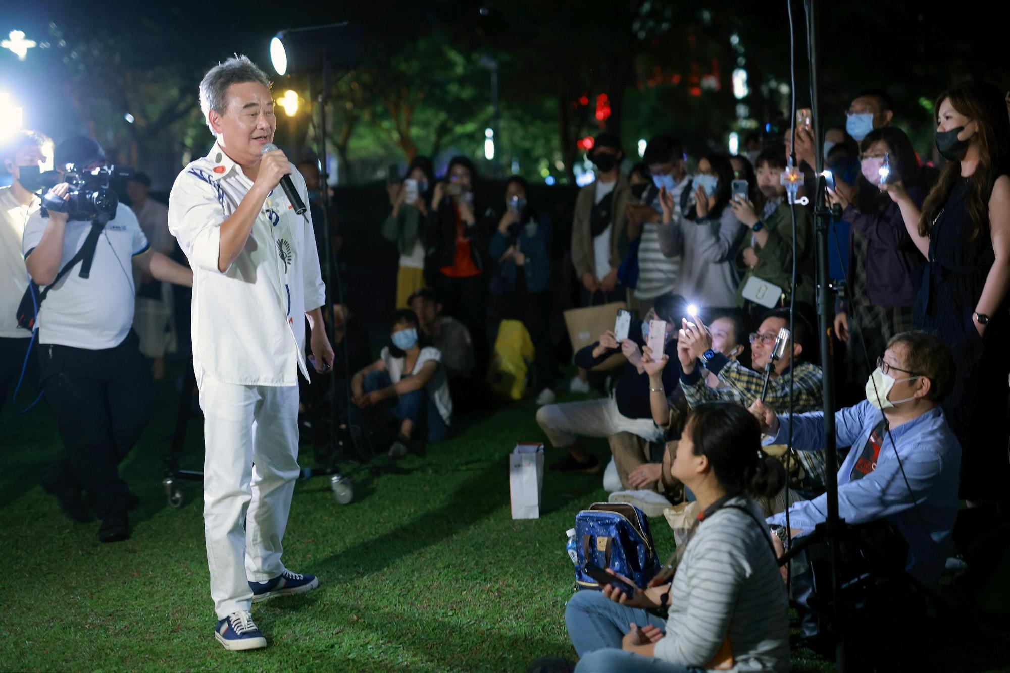 陳昇突襲式演唱讓眾人驚呼連連，尖叫與拍手聲差點掩蓋過現場樂器。（新樂園製作提供）
