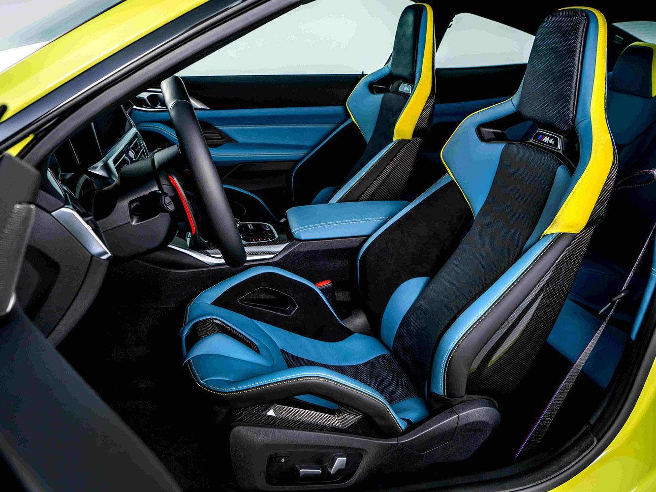 BMW M3與M4 Competition Racing Package搭載首次推出的「M專屬碳纖維賽車桶型座椅」,搭配大面積碳纖維材質大幅減輕9.6公斤,兼顧輕量與堅韌的全新設計。