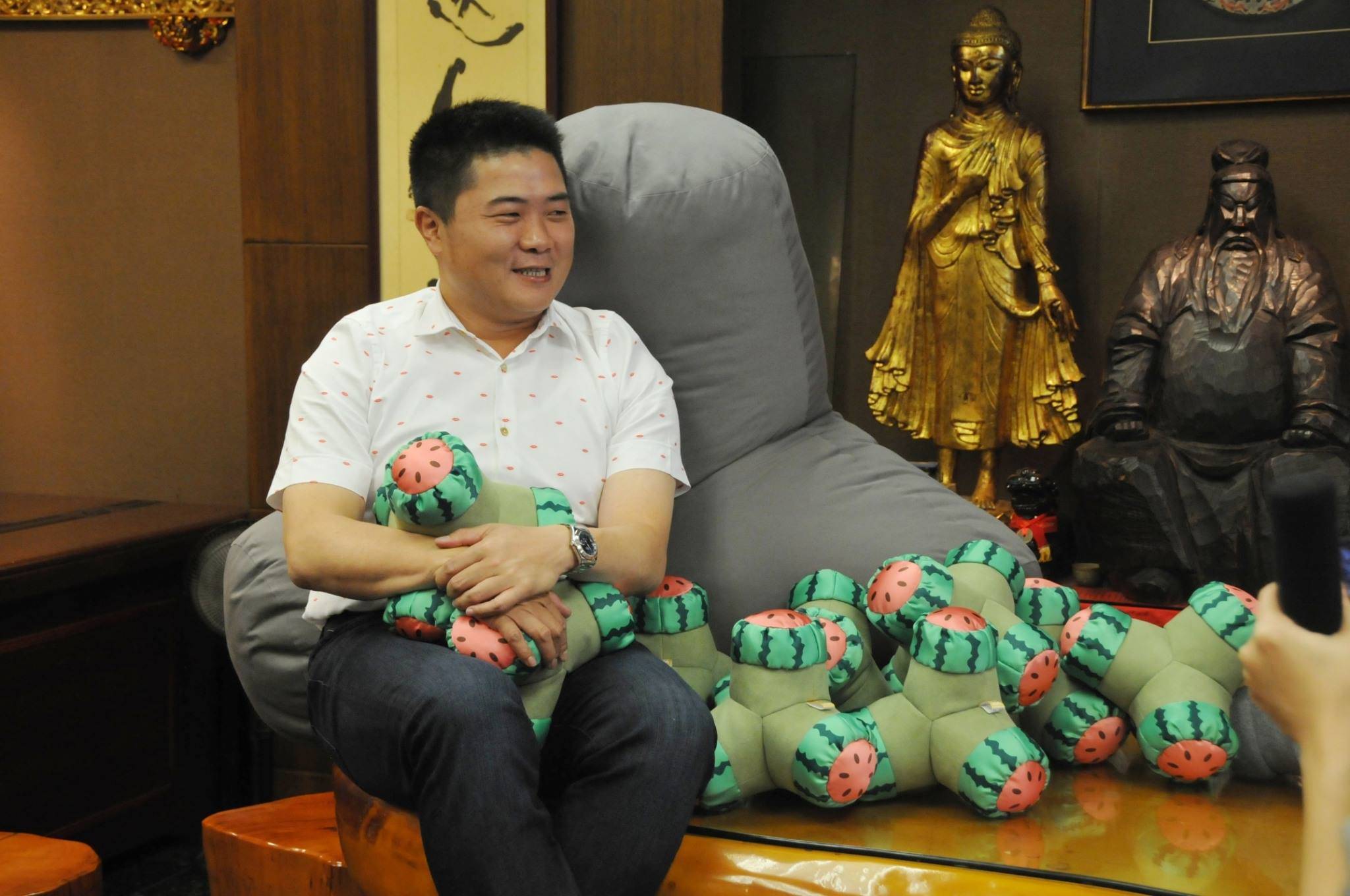 顏寬恒今po文幽默回應，強調「爸爸現在不做消波塊了，都在做水餃。」（翻攝自顏寬恒臉書）