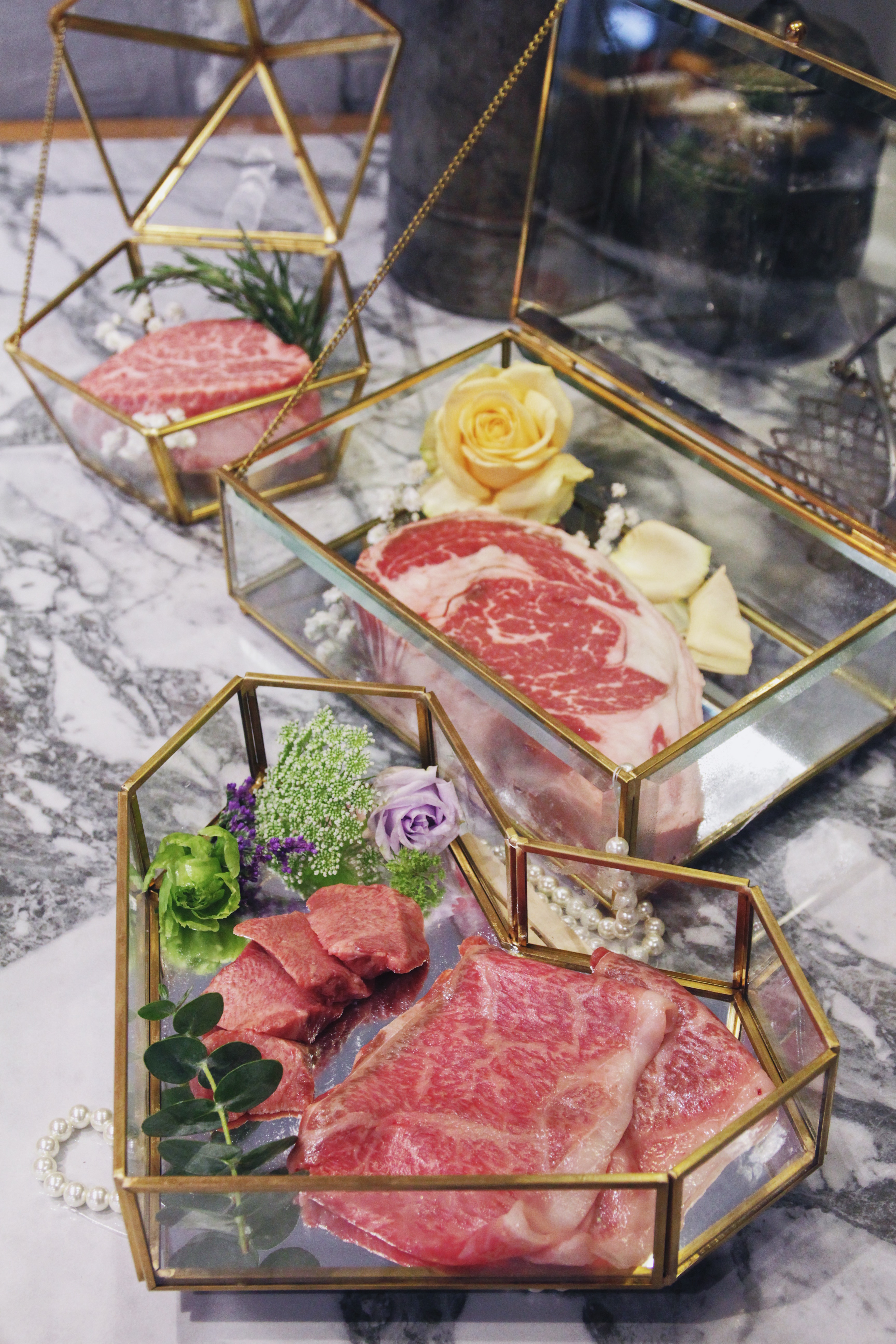 「EARTHA燒肉餐酒館」把台中式氣派換個方式呈現，讓人眼睛為之一亮。