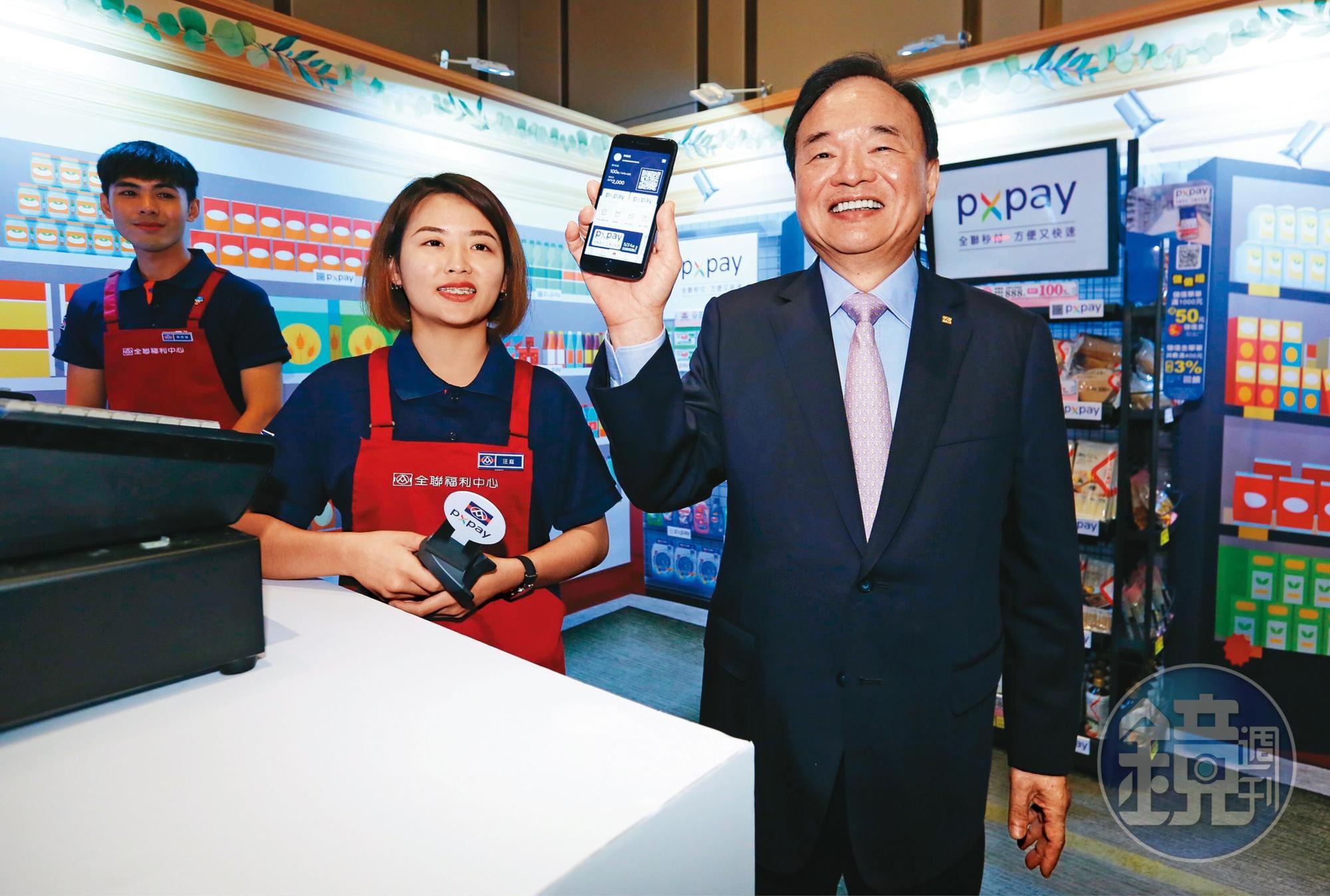 隨著電商、外送興起,林敏雄(右)也要求全聯跟上腳步做數位轉型。