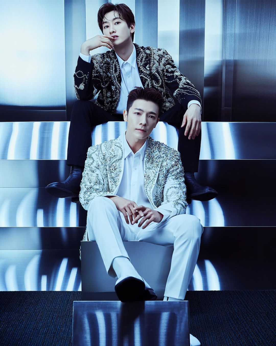 銀赫（後）與東海主持的《D&E Show》在本週四將恢復播出。（翻攝東海IG）