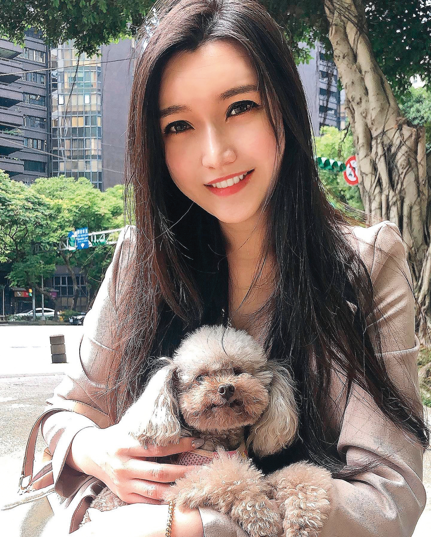 女模劉薰愛多年前決心離開演藝圈，轉行當平面設計師。（翻攝劉薰愛臉書）