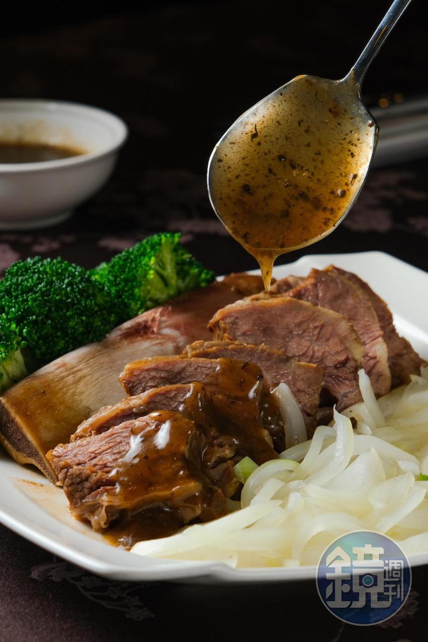 風味濃郁的「黑松露牛排」肉質帶有脂肪，細筋處Q彈。（980元／份）