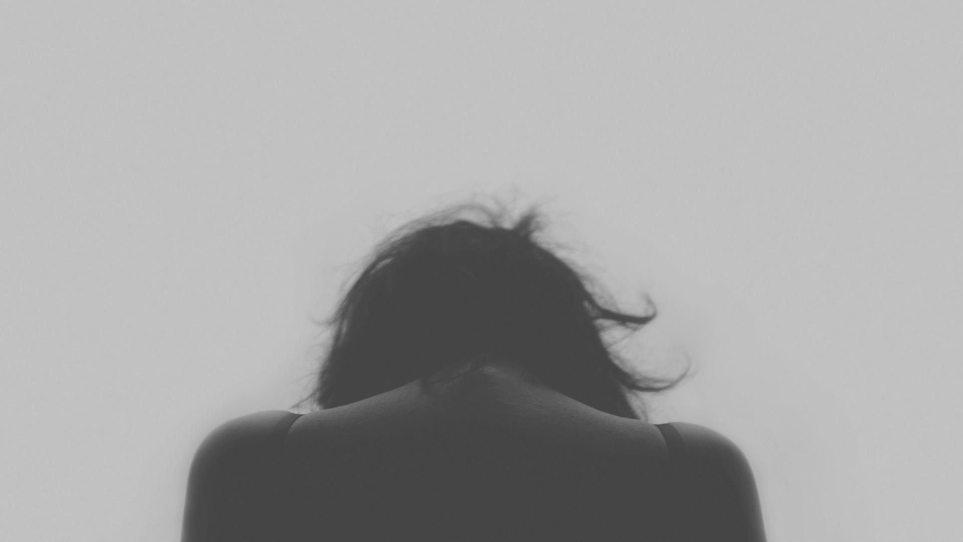 一名女子因確診武漢肺炎送醫治療時，遭到同院的男患者侵犯；示意圖。（Pixabay）