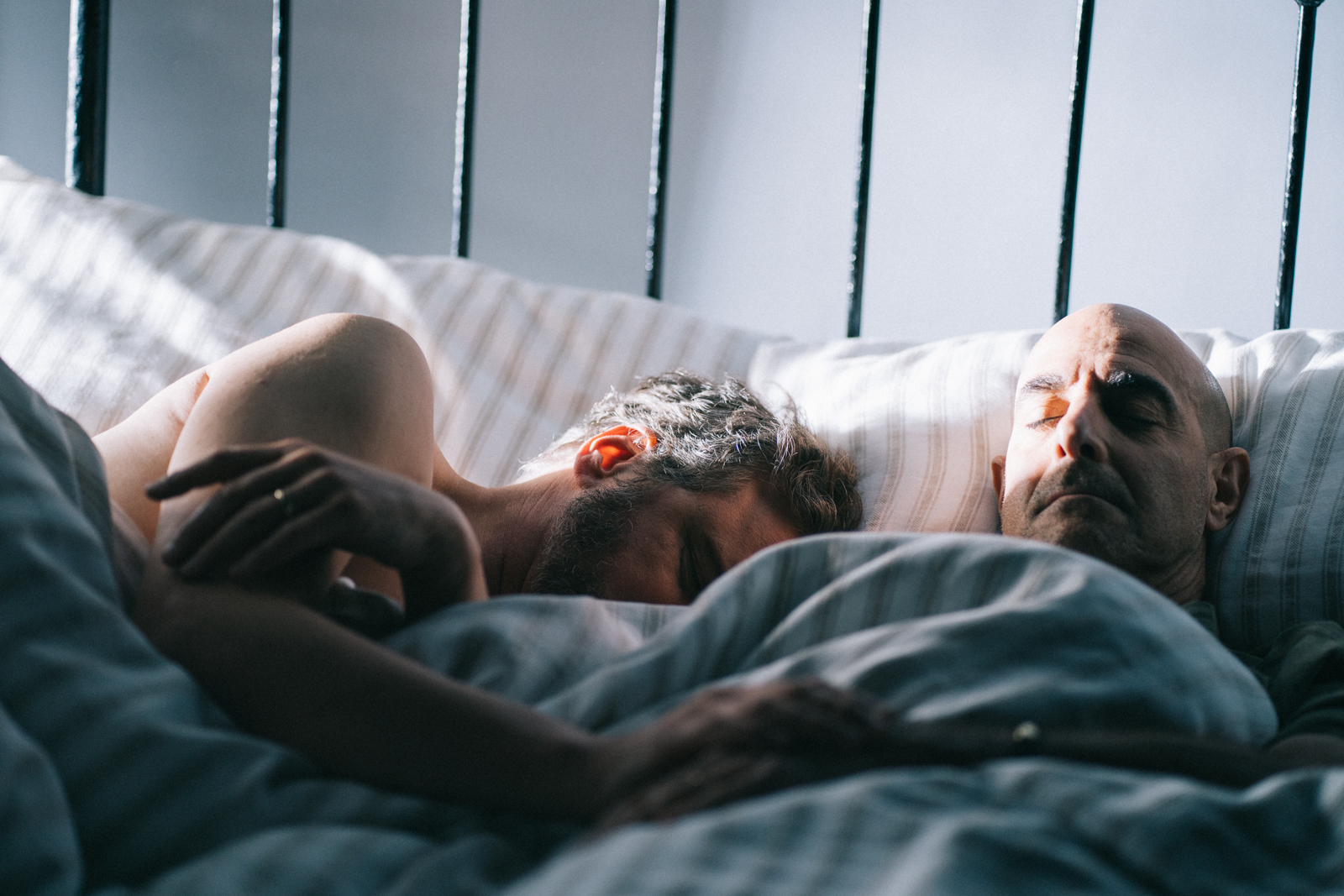 《永遠的我們》在俄羅斯上映時，為規避「反同志宣傳法」，發行商自己就先自砍床戲，在被抗議後才以完整版上映。（威望提供）