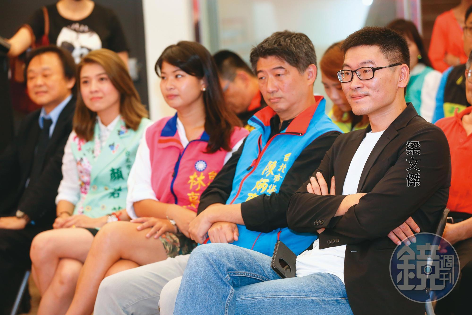 民進黨討論「一年條款」時,中常委、台北市議員梁文傑曾擔憂會導致「舊疾復發」,再爆出黑道入黨情事。