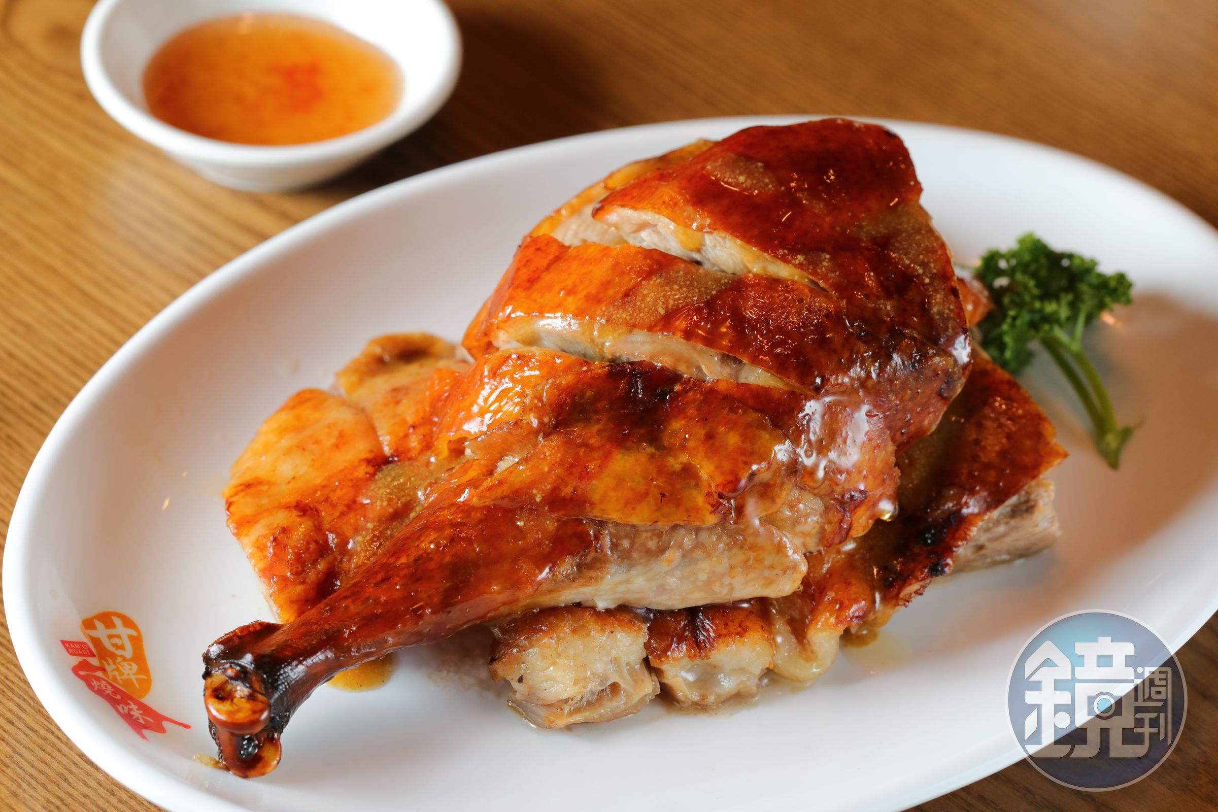 以香港獨家配方燒製的「甘牌燒鴨／鴨腿」。（630元／份）