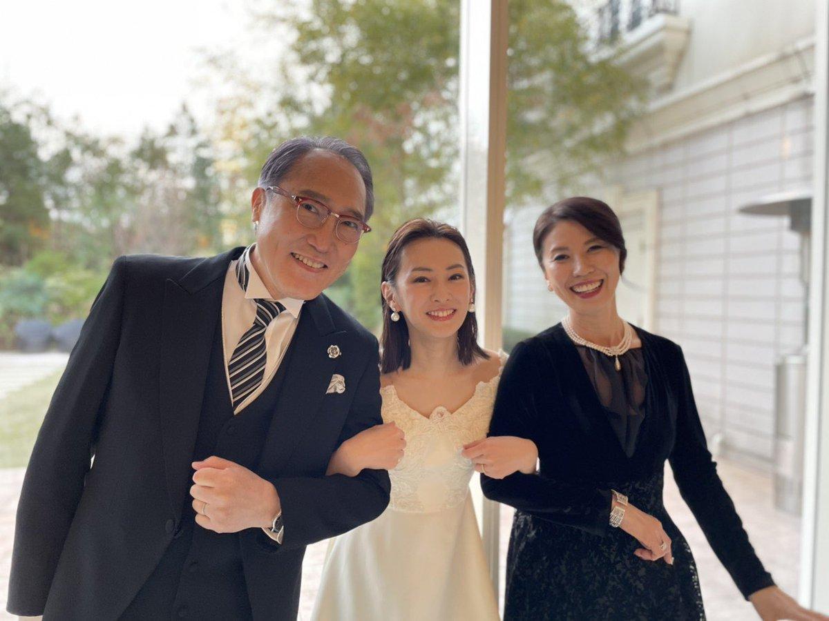 佐野史郎(左)在日劇《離婚活動》中飾演北川景子的父親,今宣布因腎衰竭退出劇組。(翻攝自《離婚活動》Twitter)