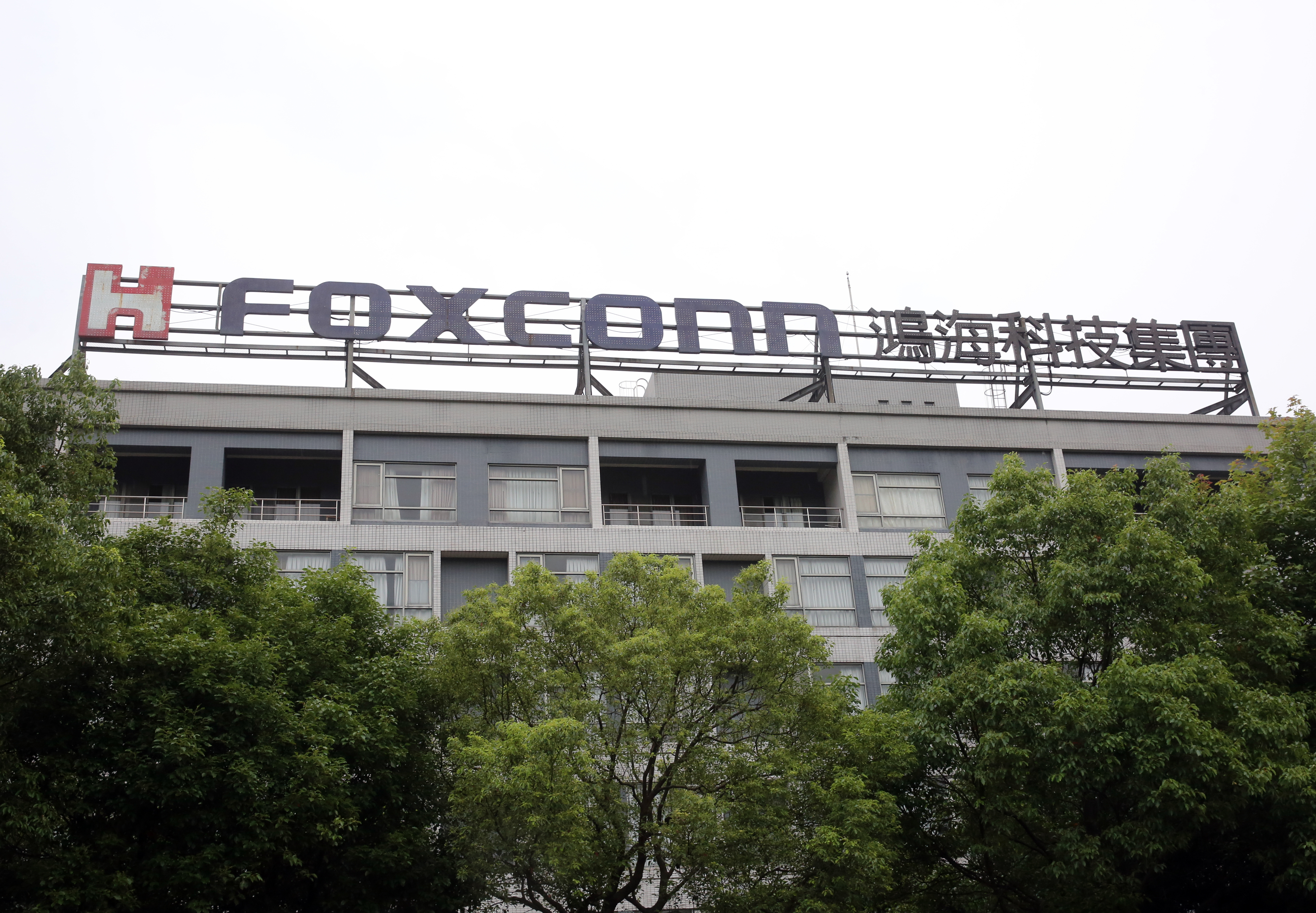 知情人士表示，郭董對生技新事業，全都自己看、自己盯，每天認真的程度，就猶如當年草創鴻海一般。