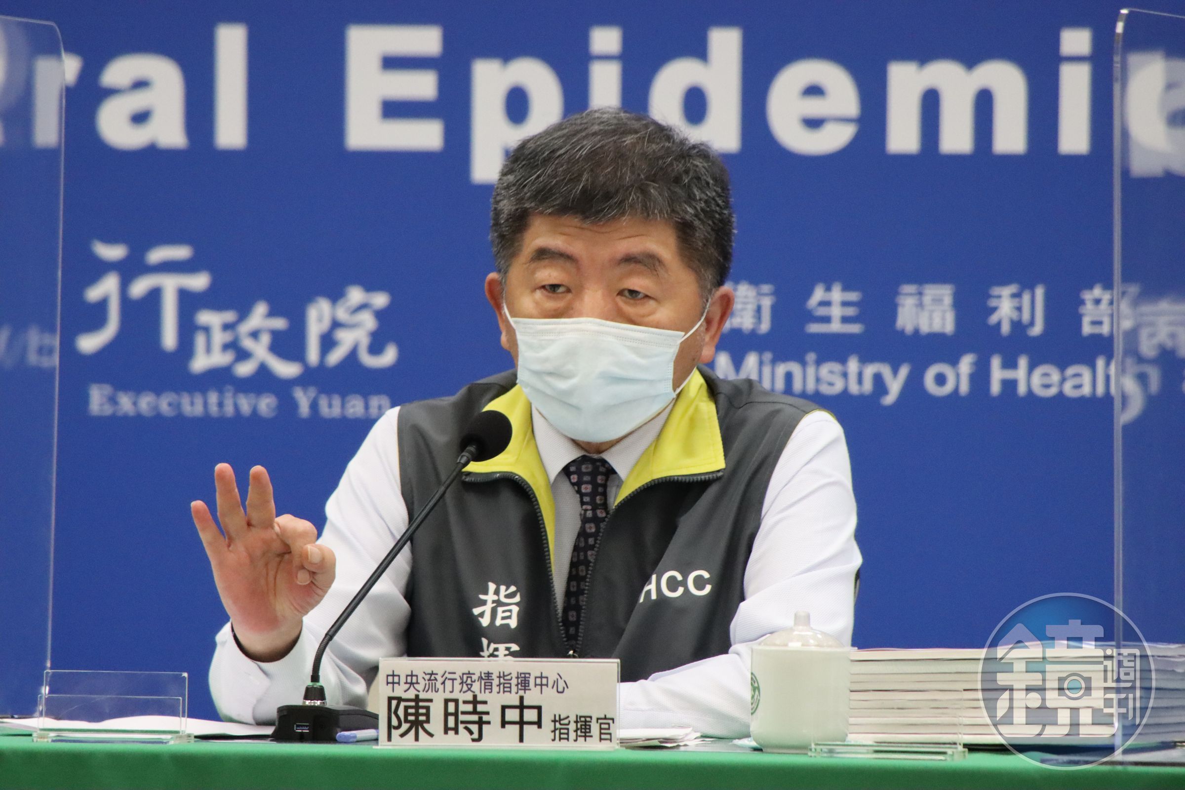 中央流行疫情指揮中心指揮官陳時中表示，大家應把手部衛生做好、口罩戴好、積極打疫苗，可以建立防線。（指揮中心提供）