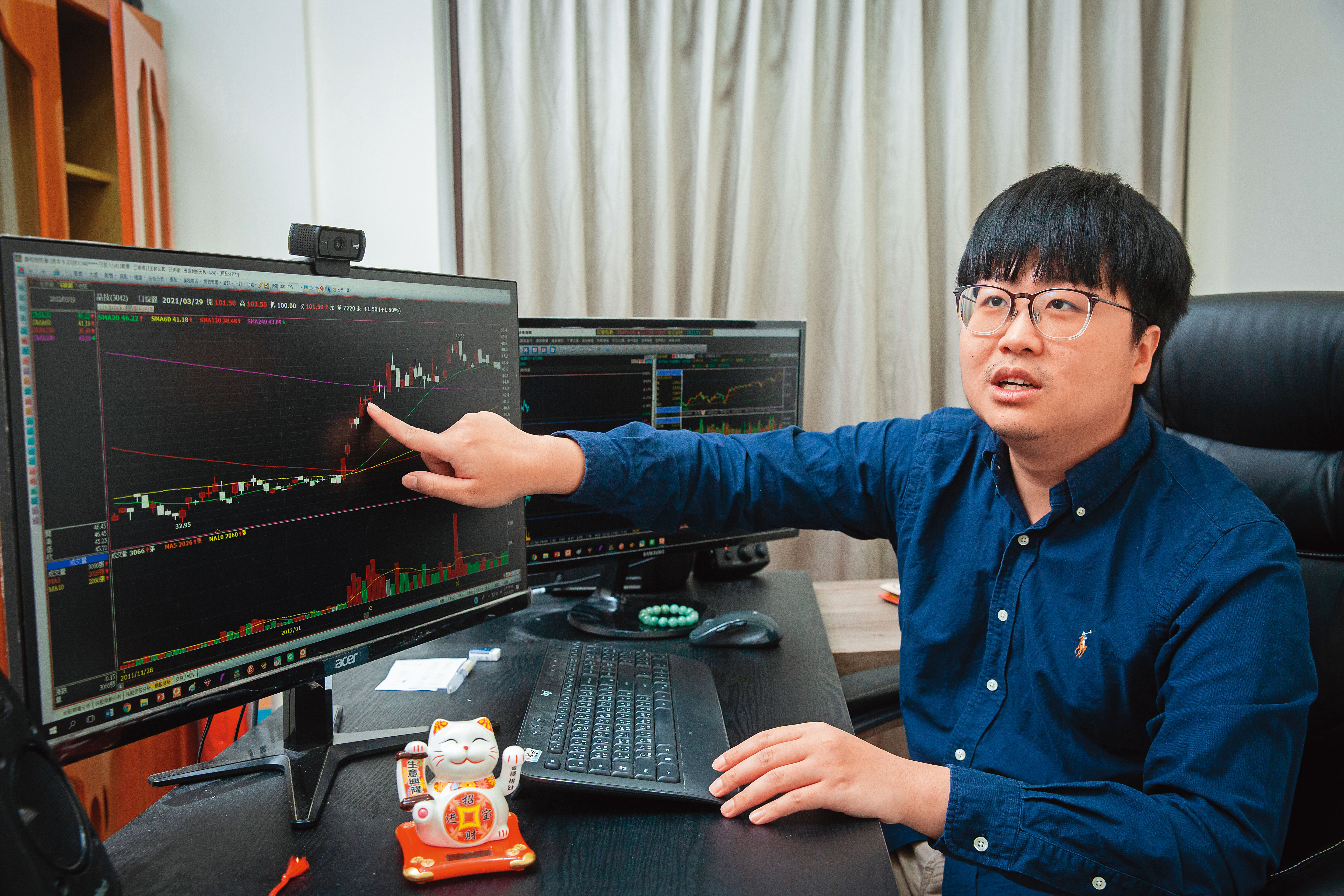 8年級生劉宇玹，從高中開始研究股票，透過苦學技術分析，抓到獲利模式，如今資產破千萬。