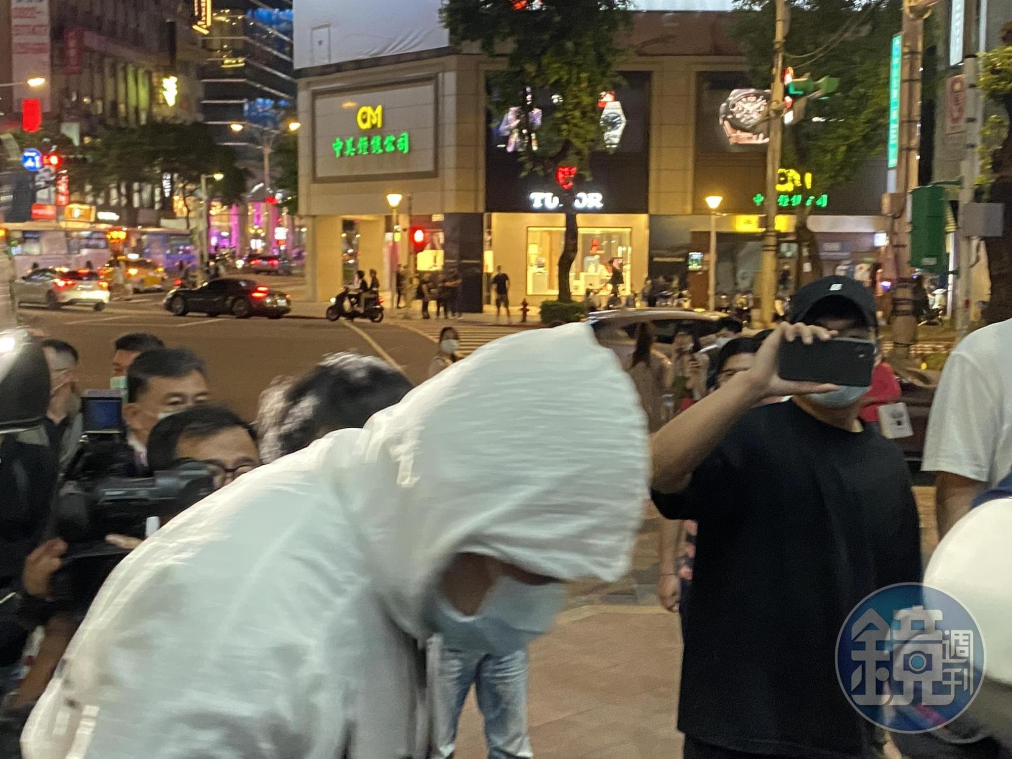 警方逮捕駕駛休旅車接應的蔡男。（讀者提供）