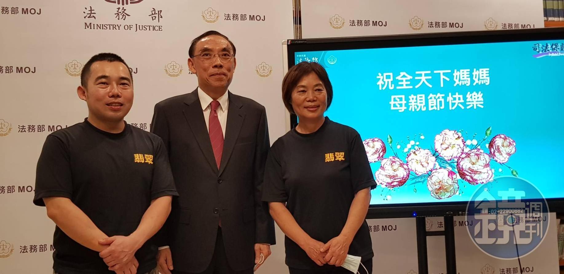 阿中痛改前非,包括加盟已開4家茶餐廳,法務部長蔡清祥也很感動,當場指示同仁開會可訂阿中的便當,以行動力挺更生人。