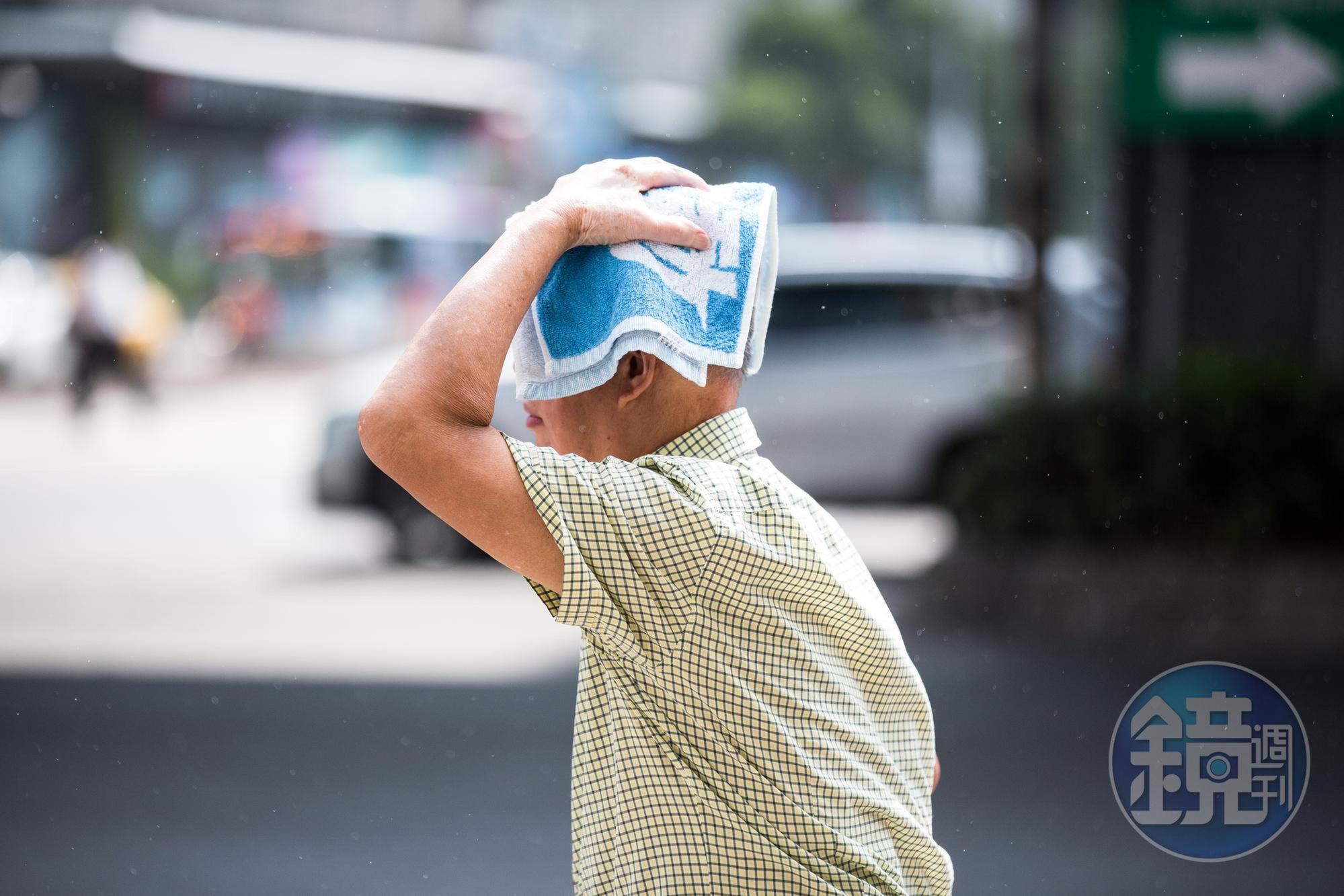 台南及高雄局部地區今天高溫上看36度,氣象局已對外發布高溫警示。(本刊資料照)