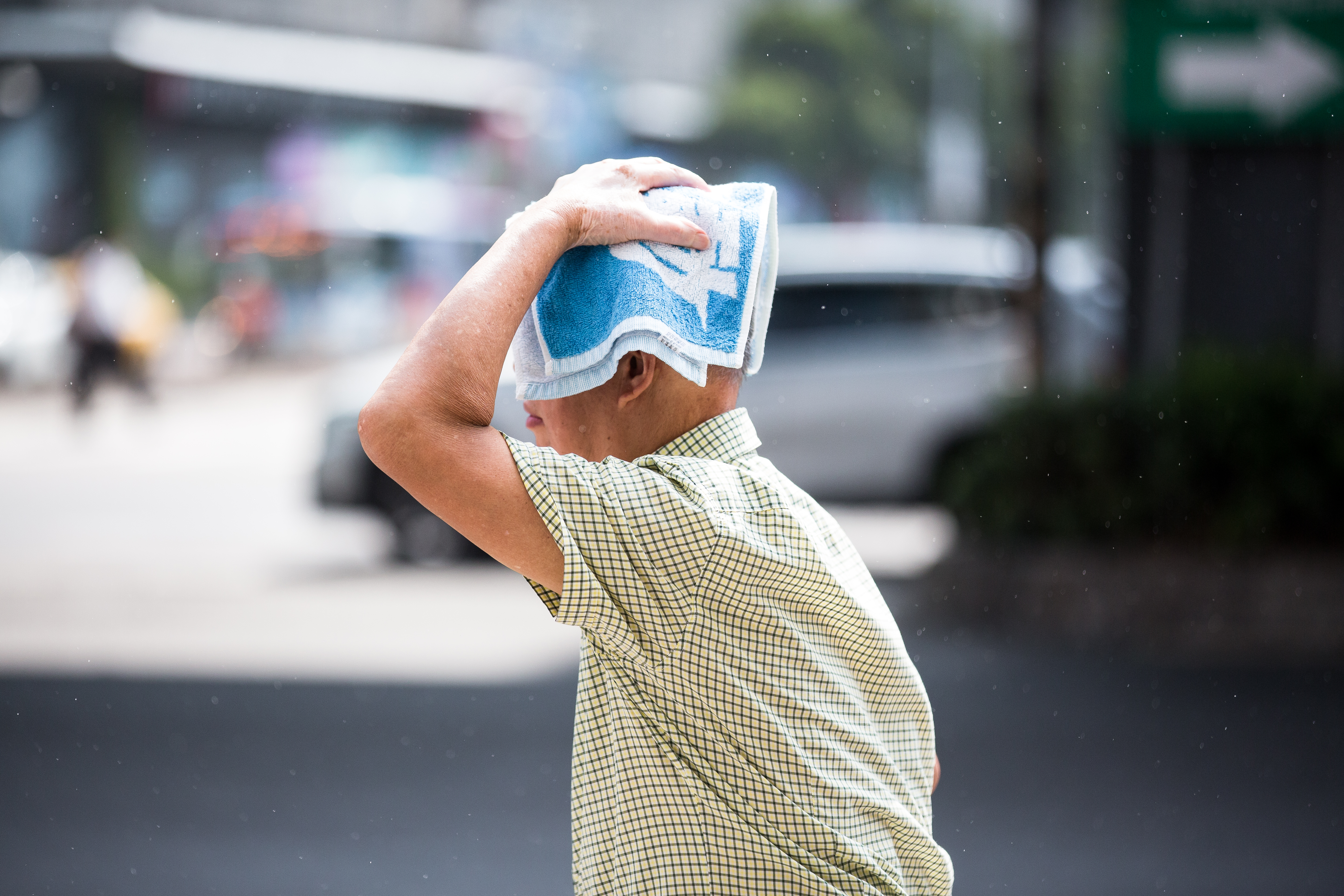 台南及高雄局部地區今天高溫上看36度，氣象局已對外發布高溫警示。（本刊資料照）