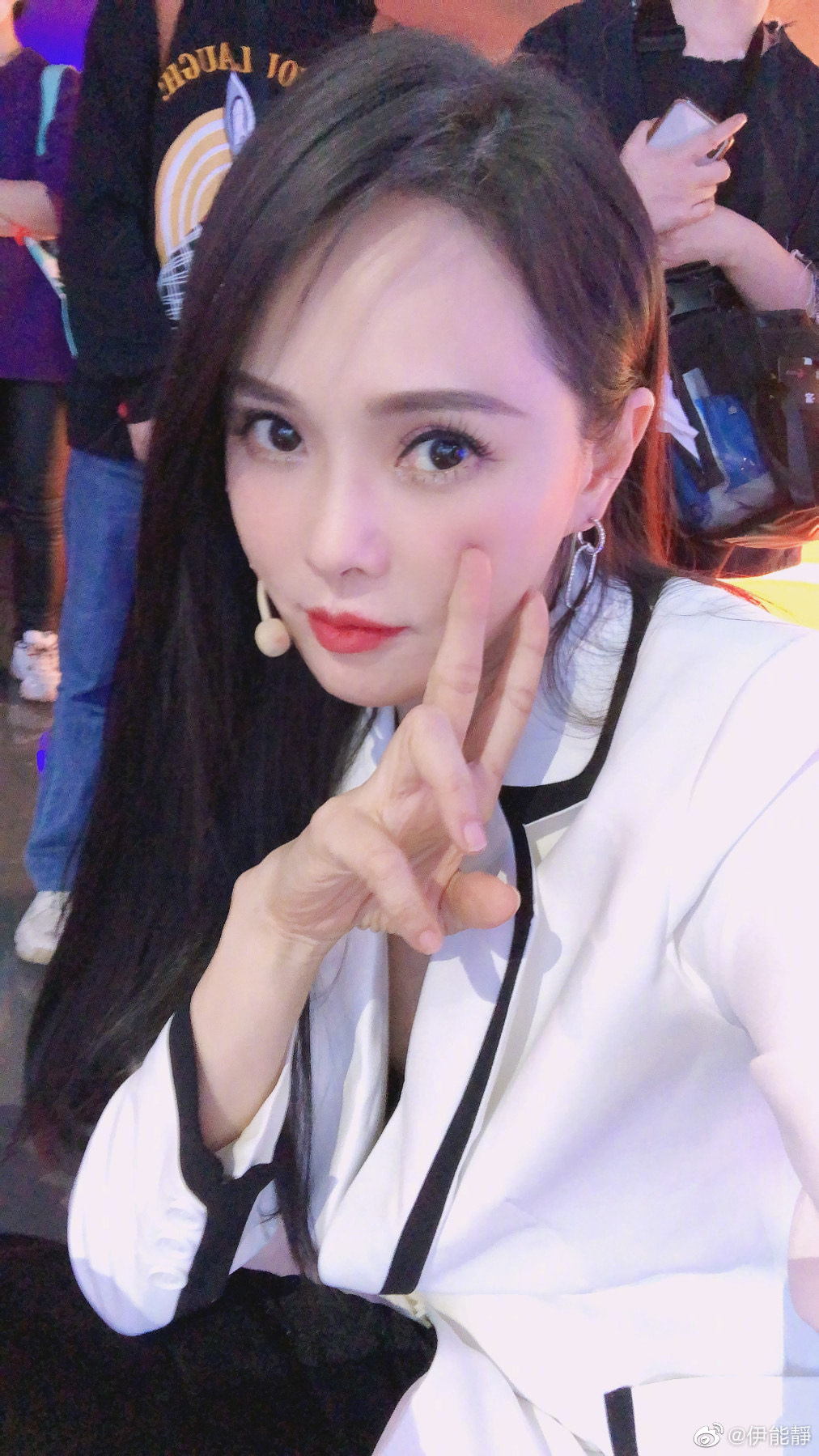 伊能靜澄清該豹紋女是她姪女，希望大家別誤會。（翻攝自伊能靜微博）