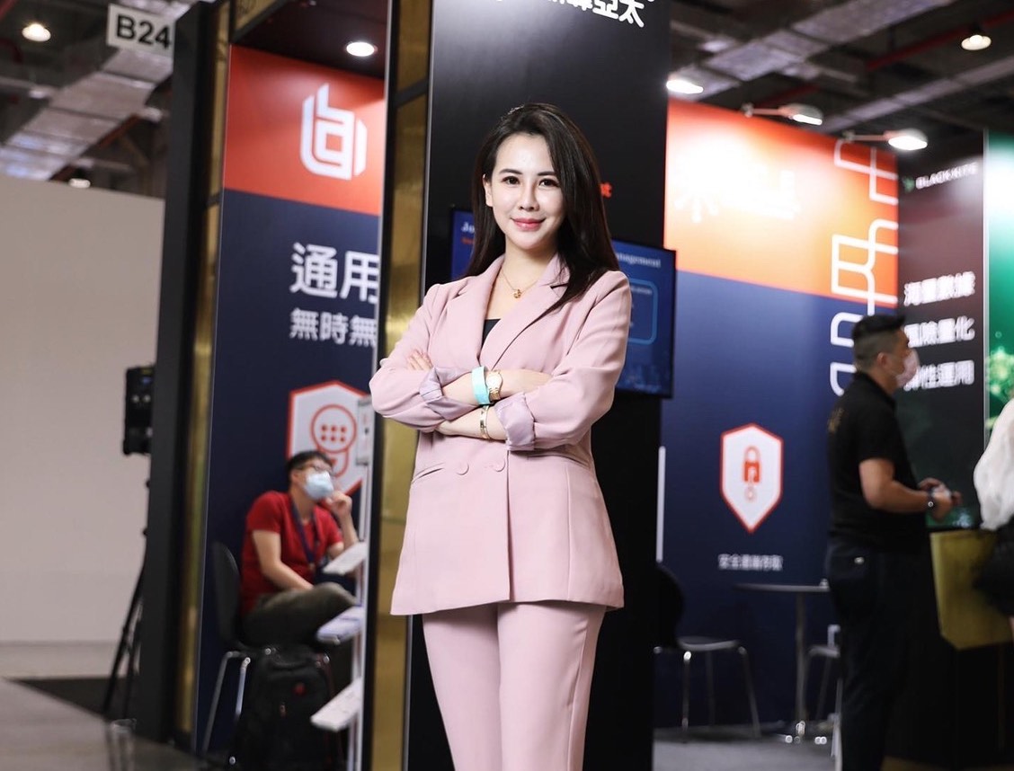 李倩儀因疫情關係已超過一年以上未返家台，近日因工關係返台參與本年度位於南港展覽館二館的的資安大會。（李倩儀提供）