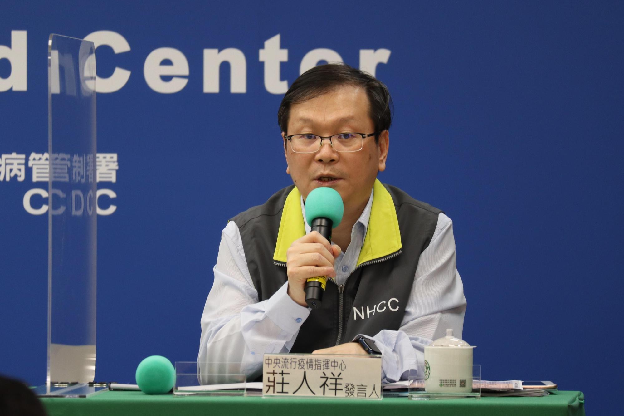 指揮中心發言人莊人祥鄭重駁斥,蘆洲區有國小和寺廟的確診消息。(指揮中心提供)