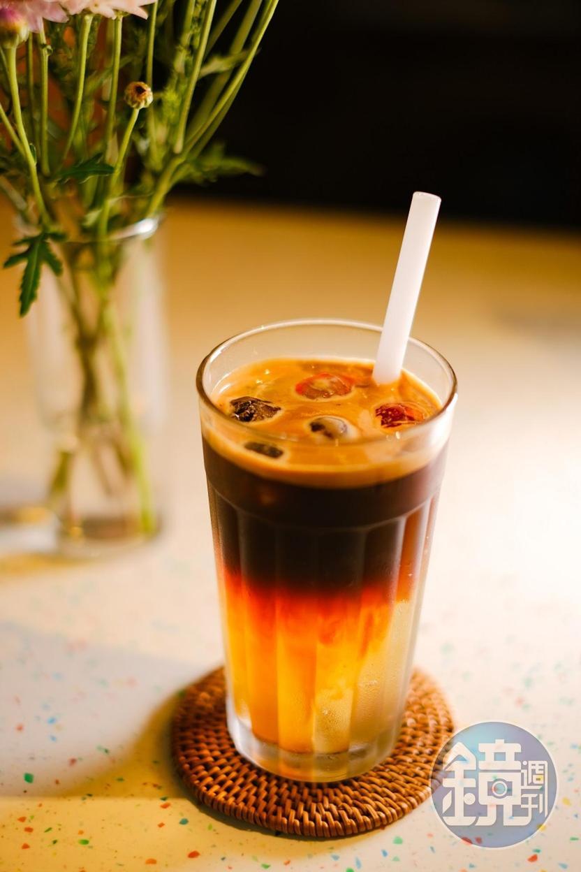 夏天非常適合來上一杯濃縮咖啡加上氣泡水的「通寧冰美式」。（100元／杯）
