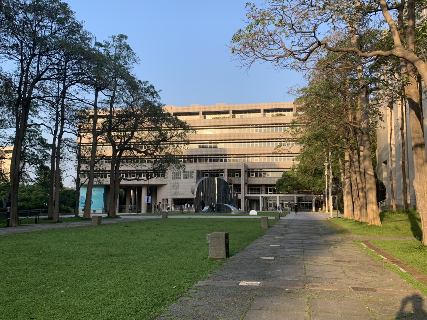 清大男學生在交大圖書館手淫，將精液甩到17歲少女的外套上。（本刊資料照）