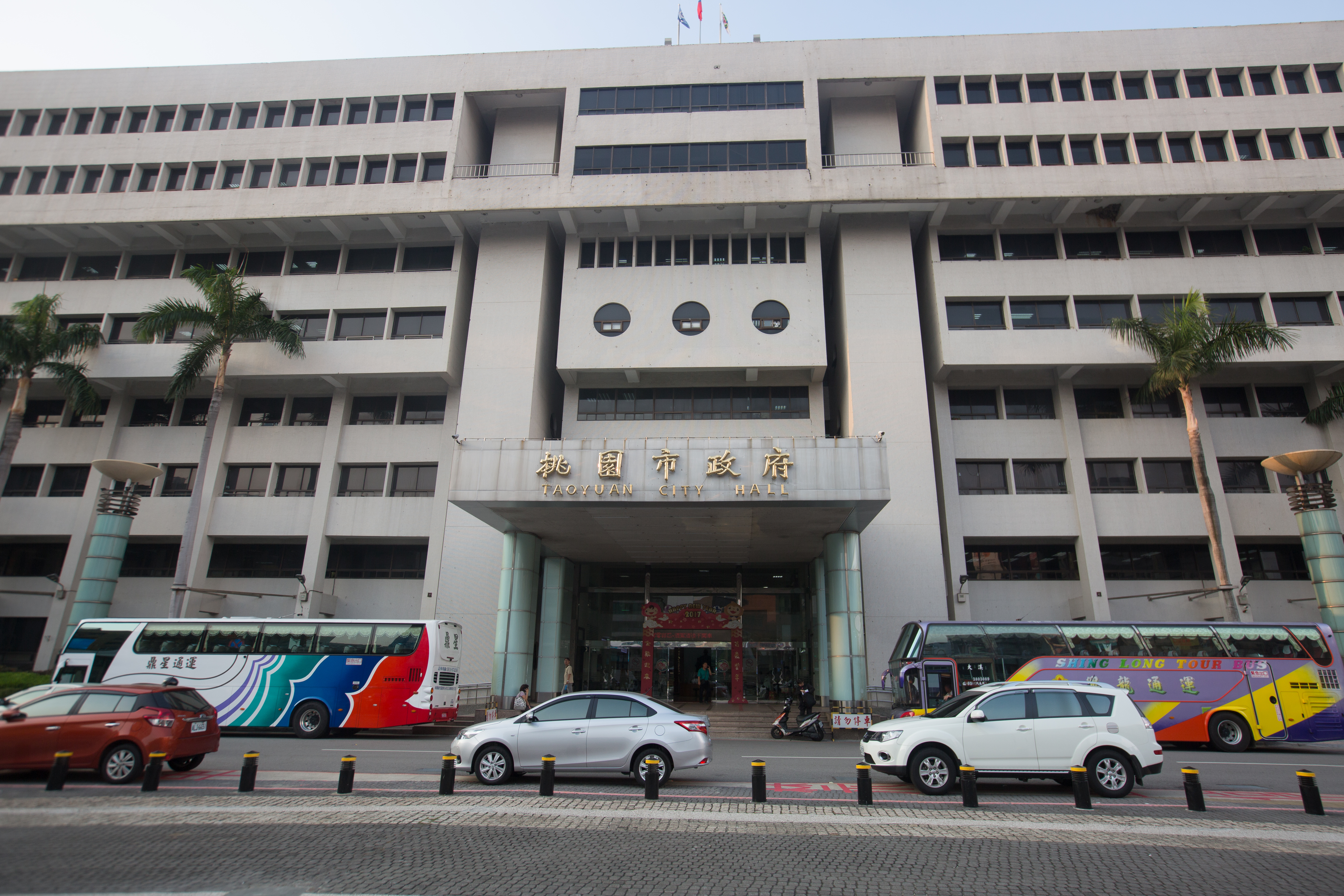 諾富特所匡列的接觸潛在者，其中一對夫妻檔分別為桃園市政府與市警局的員工。（本刊資料照）