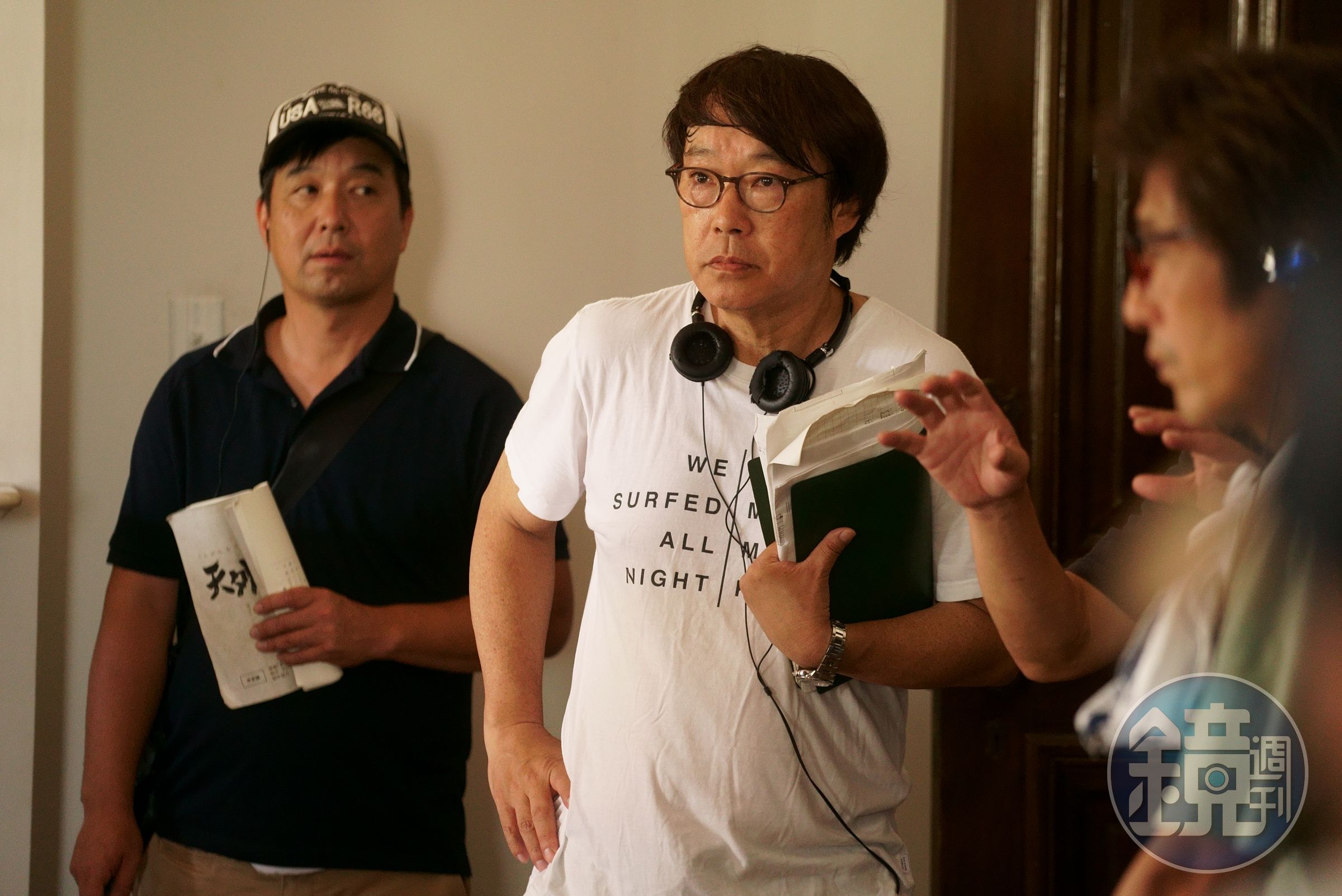 田中光敏（中）確定執導《天外者》後，和團隊積極討論如何在史實和虛構故事間取得平衡，並發揚五代友厚的精神。（天馬行空提供）