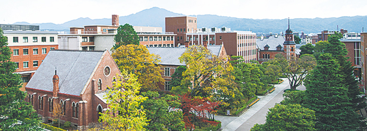 同志社大學校區內保有許多紅磚建築，別有歐洲風情。（翻攝自同志社大學官網）