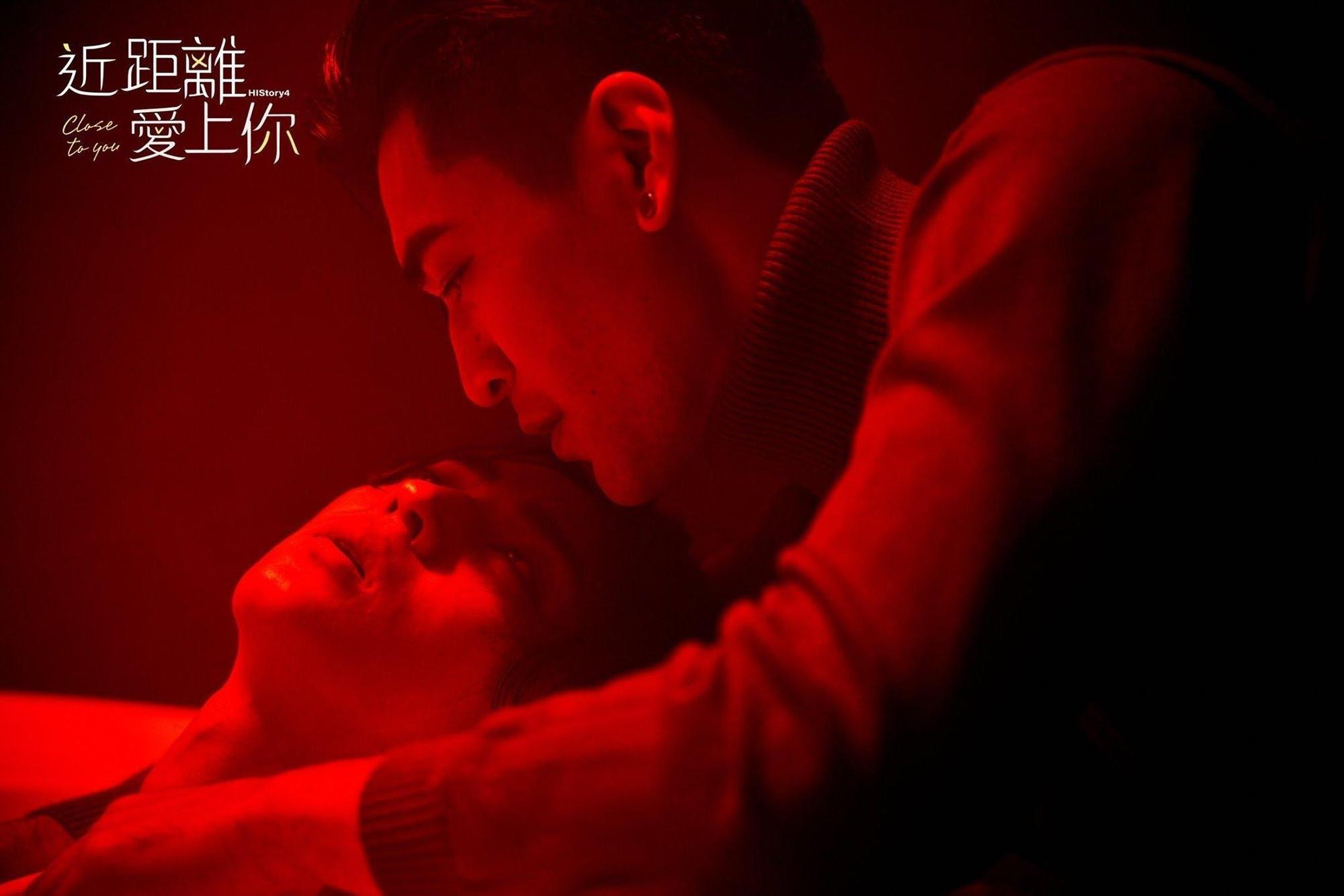 陳立安(左)在《HIStory4》中有場被下藥的情欲戲。(右為涂善存)(LINE TV提供)