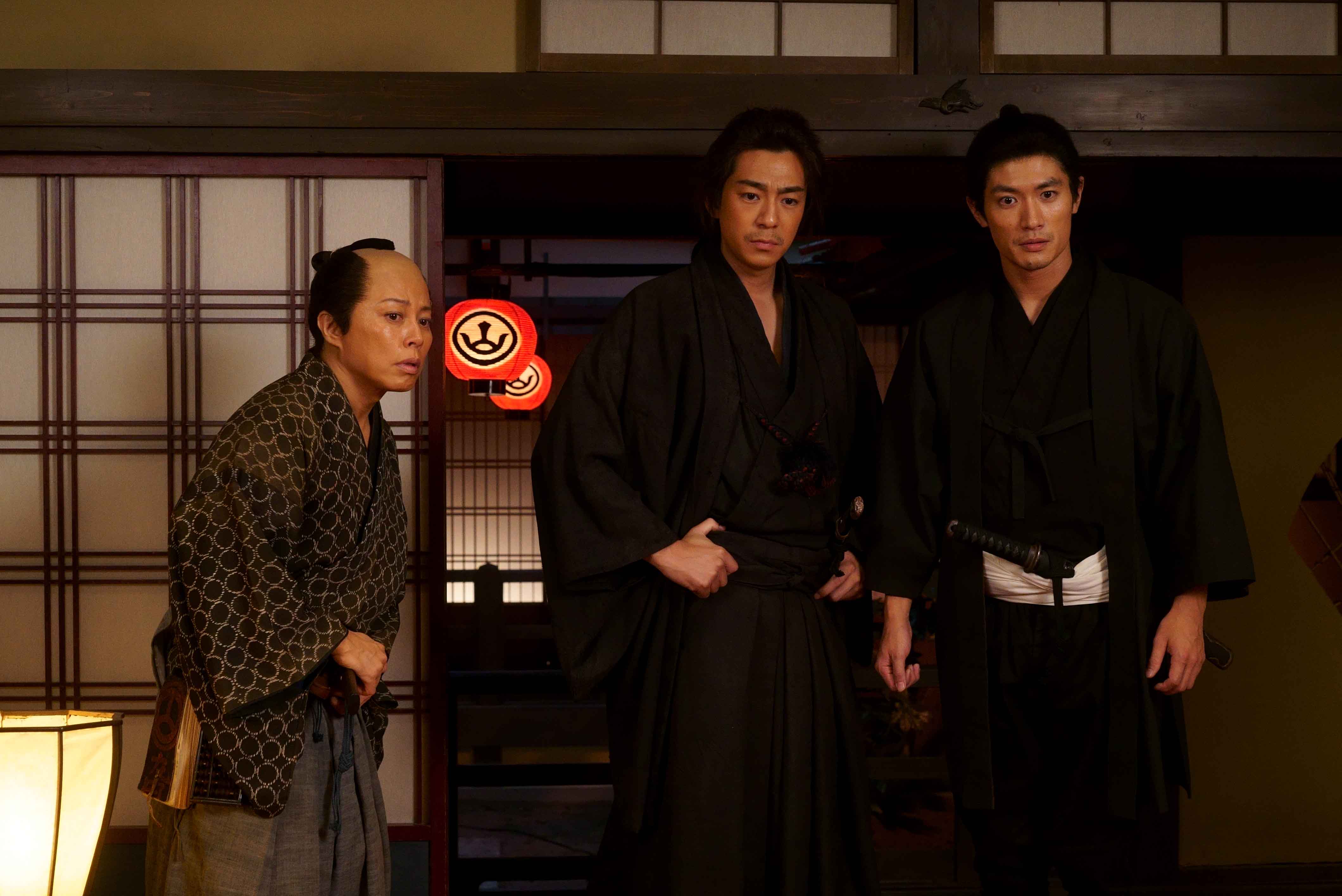 三浦春馬（右起）在《天外者》中與三浦翔平、西川貴教結識後，盼望能一起改革日本。（天馬行空提供）