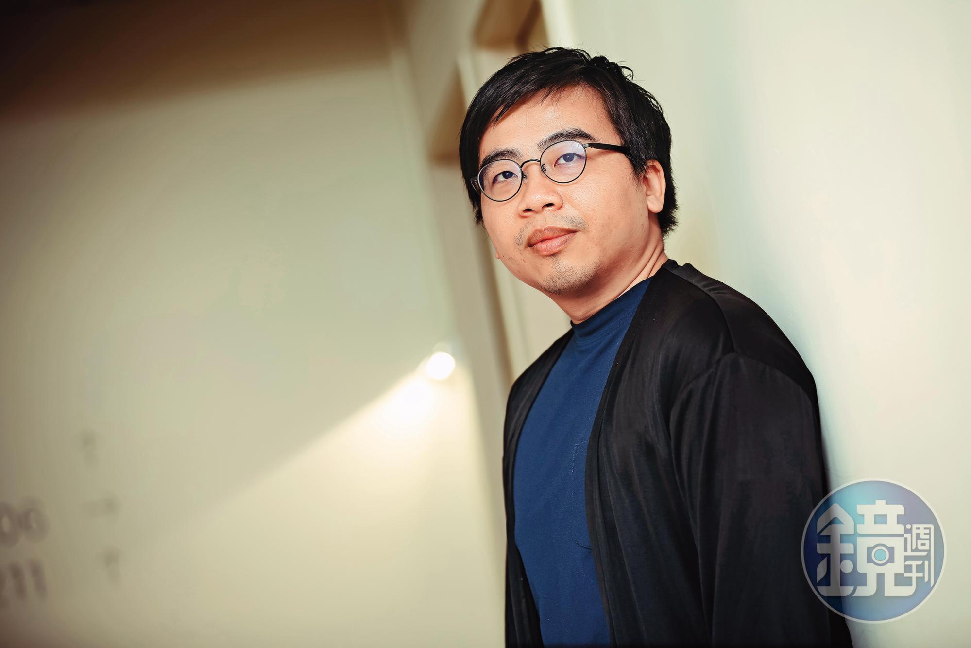 旅居日本的黃胤毓身兼導演與製片，透過參與國際影展紀錄片提案活動梳理作品方向、找到各種資源。